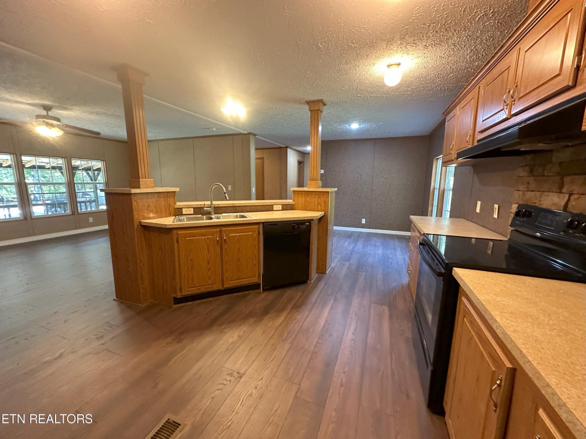 Image 29 of 46 For 5060 4th Street