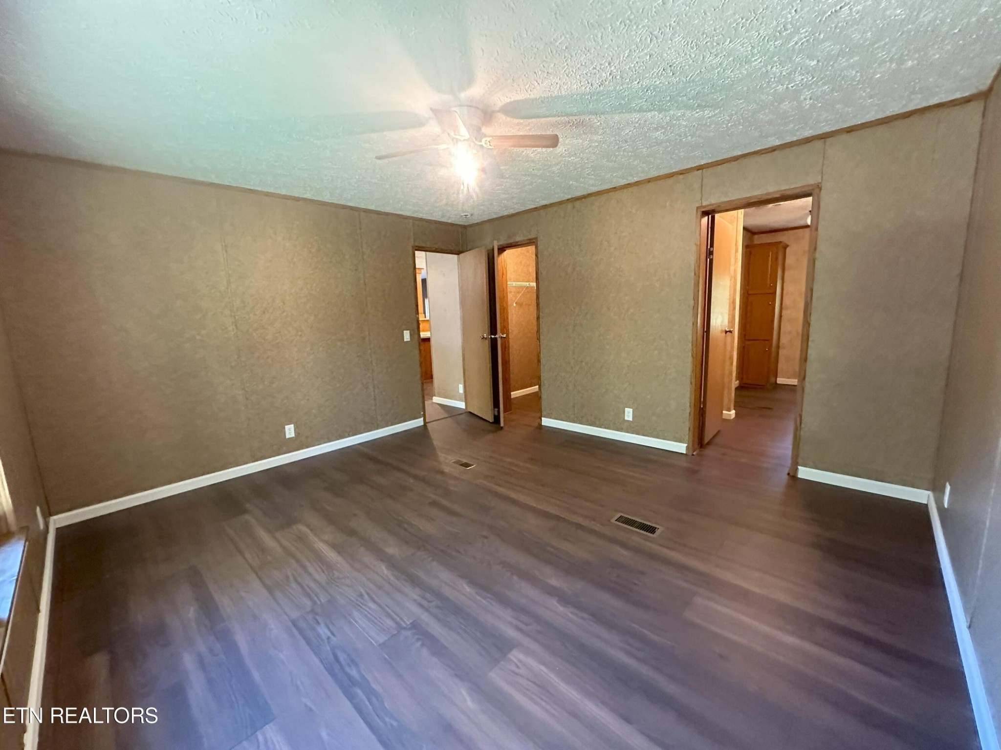 Image 37 of 46 For 5060 4th Street
