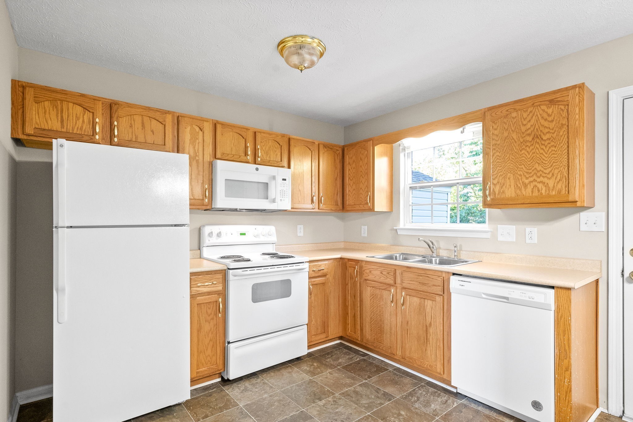 Listing photo id 6 for 5345 4th Street