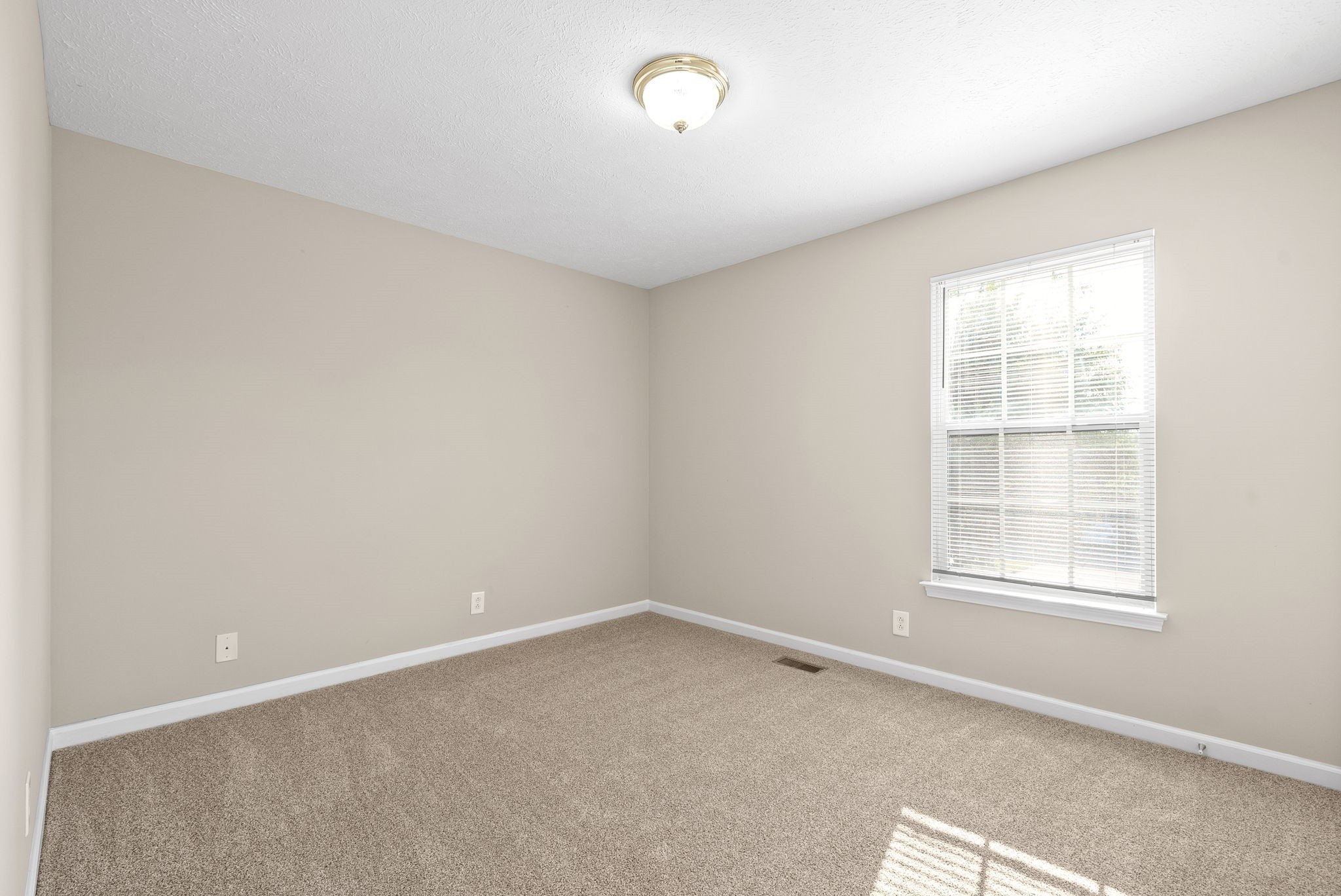 Image 16 of 44 For 3229 Juniperus Way