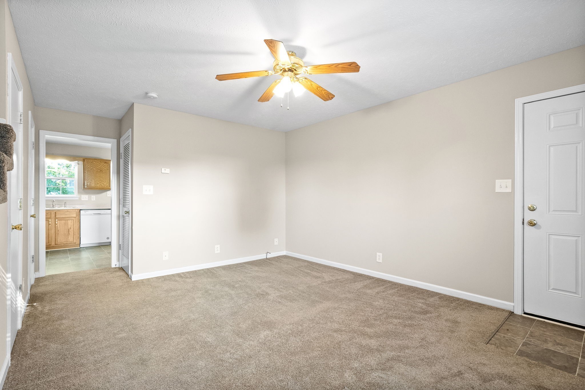 Image 4 of 44 For 3229 Juniperus Way