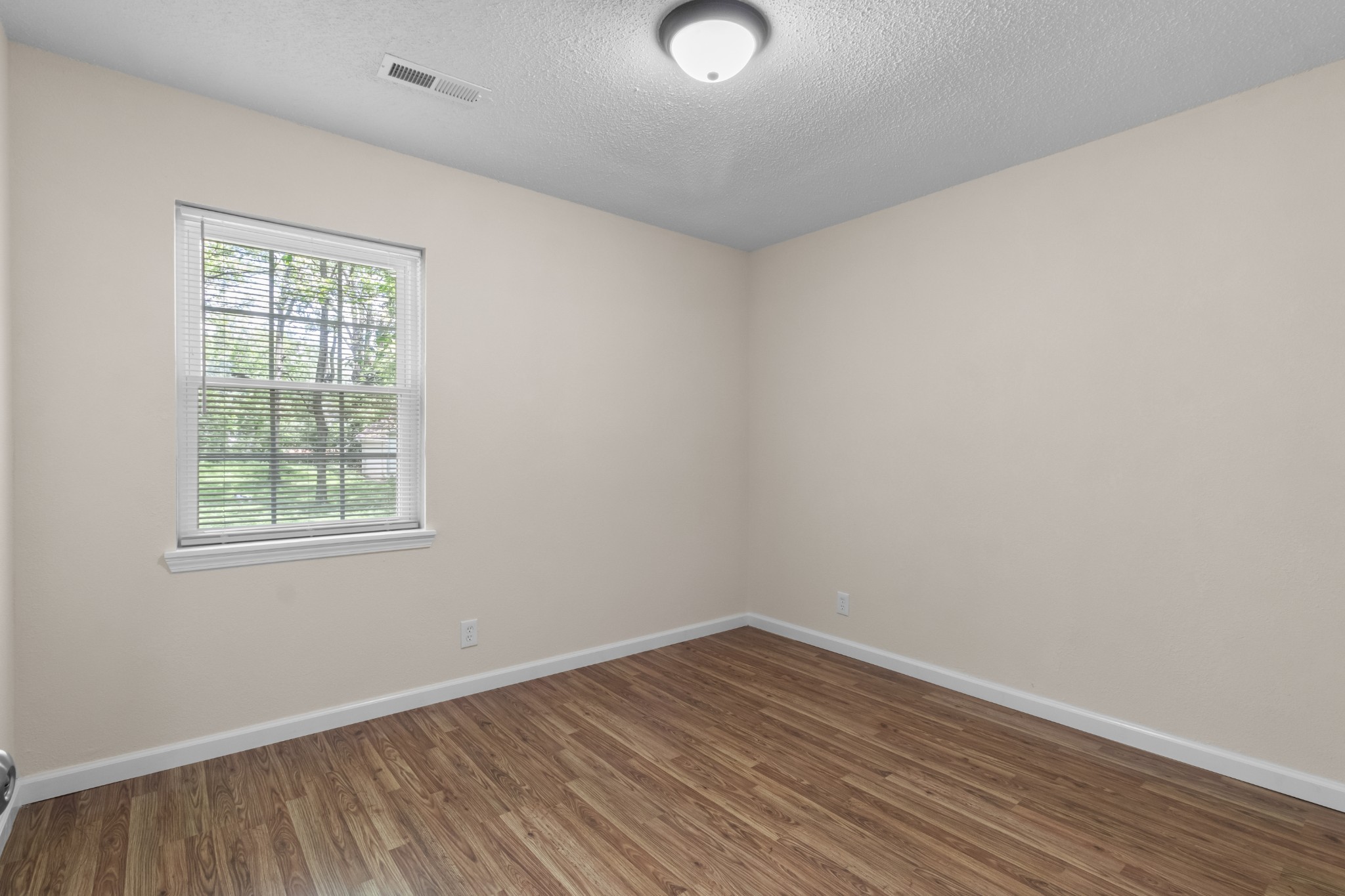 Image 17 of 64 For 6469 70th Circle