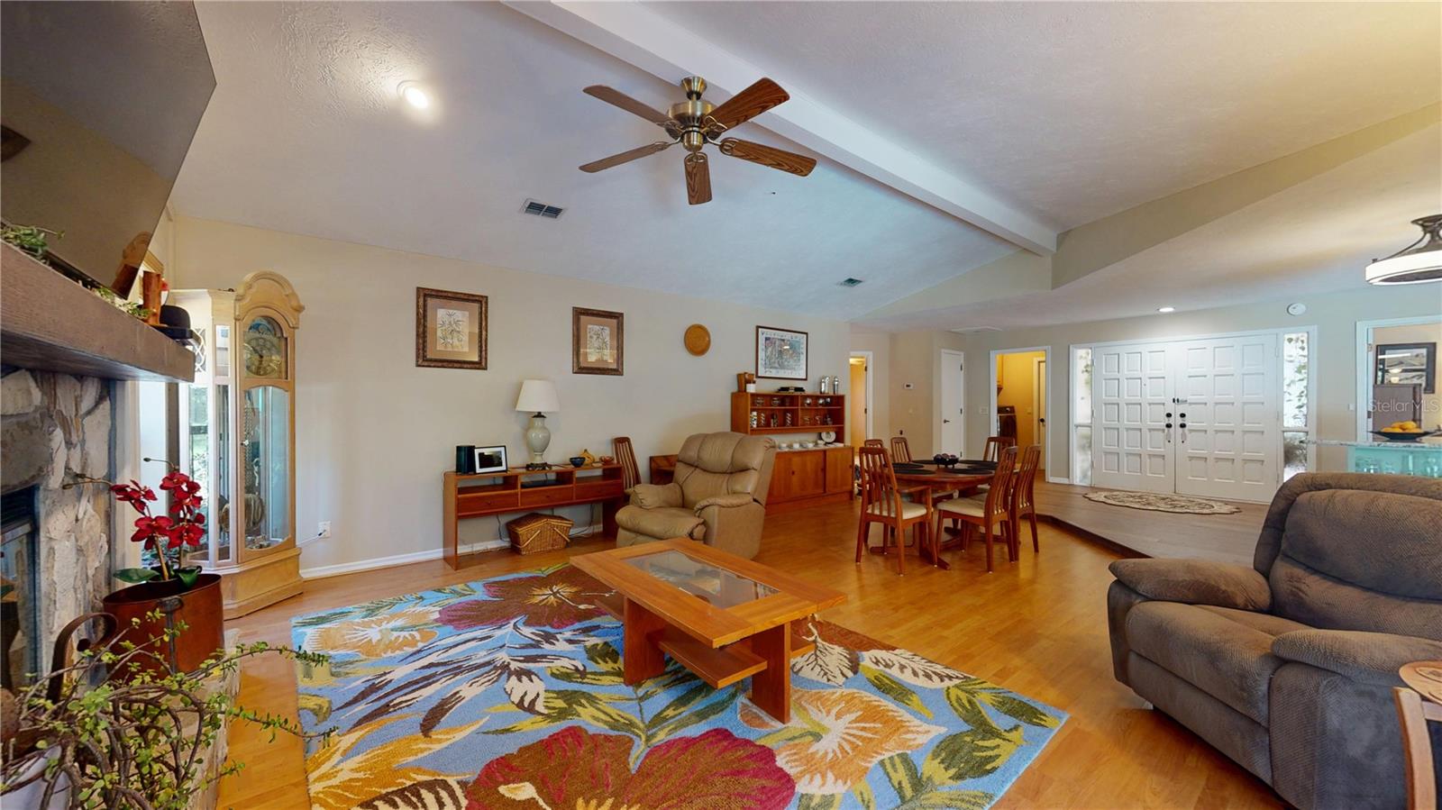 Listing photo id 9 for 307 Kinglet Avenue