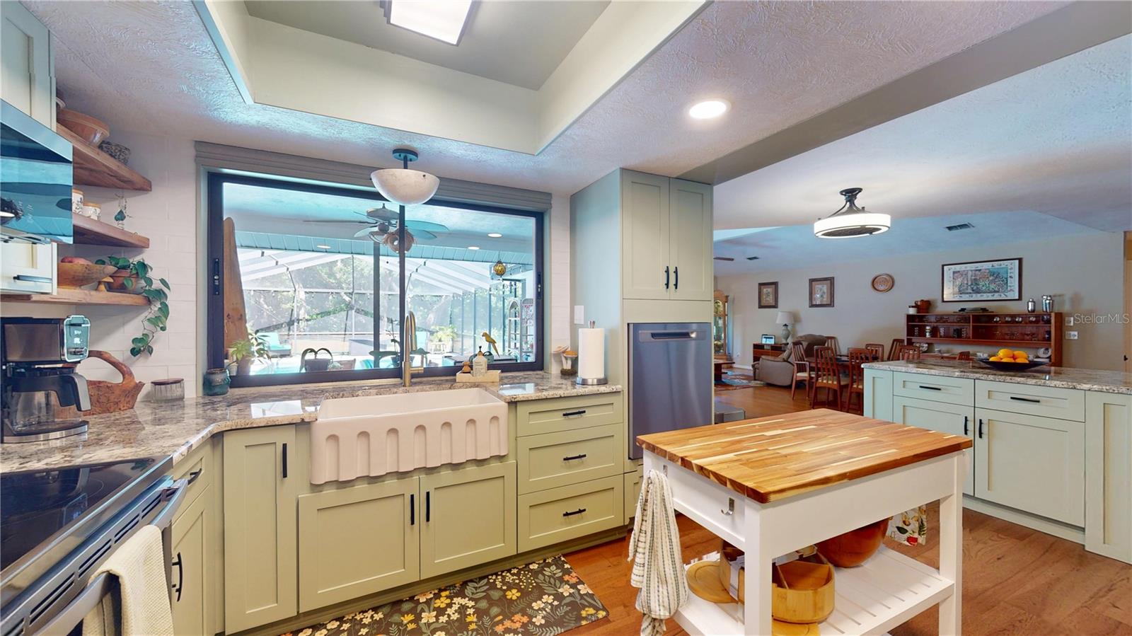 Listing photo id 10 for 307 Kinglet Avenue
