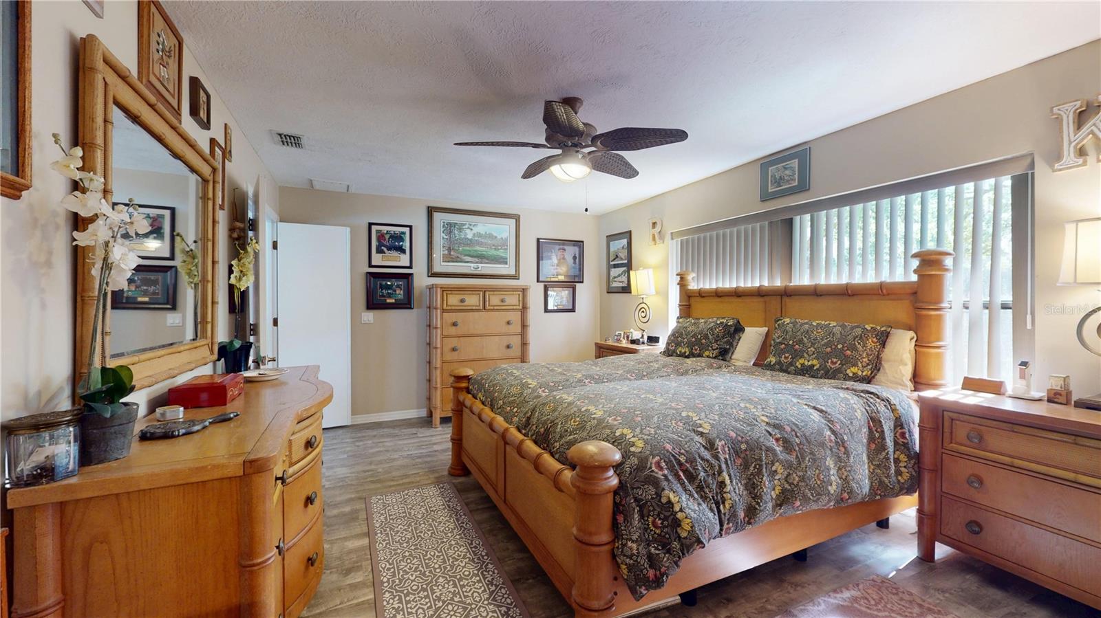 Listing photo id 16 for 307 Kinglet Avenue