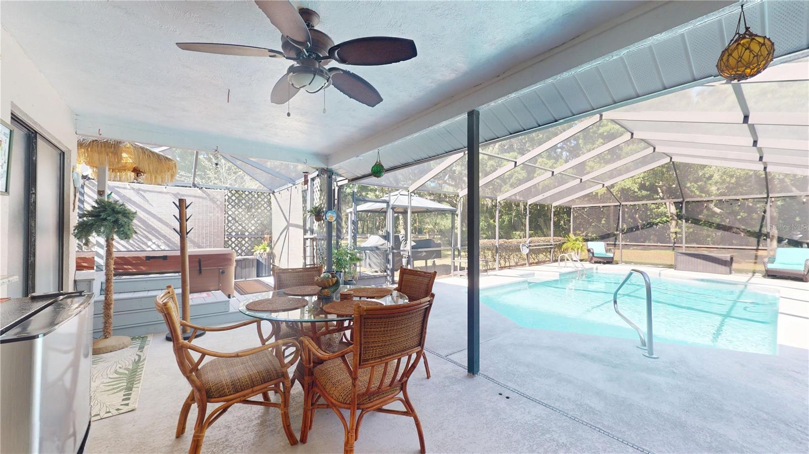 Listing photo id 18 for 307 Kinglet Avenue