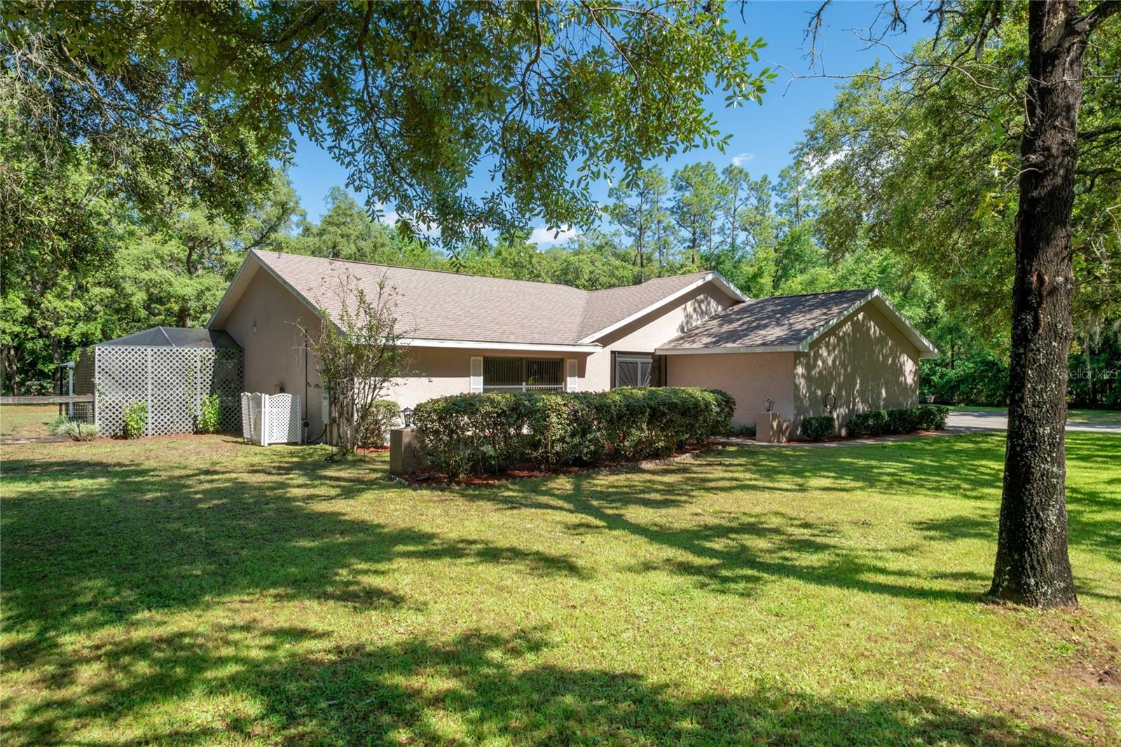 Listing photo id 20 for 307 Kinglet Avenue