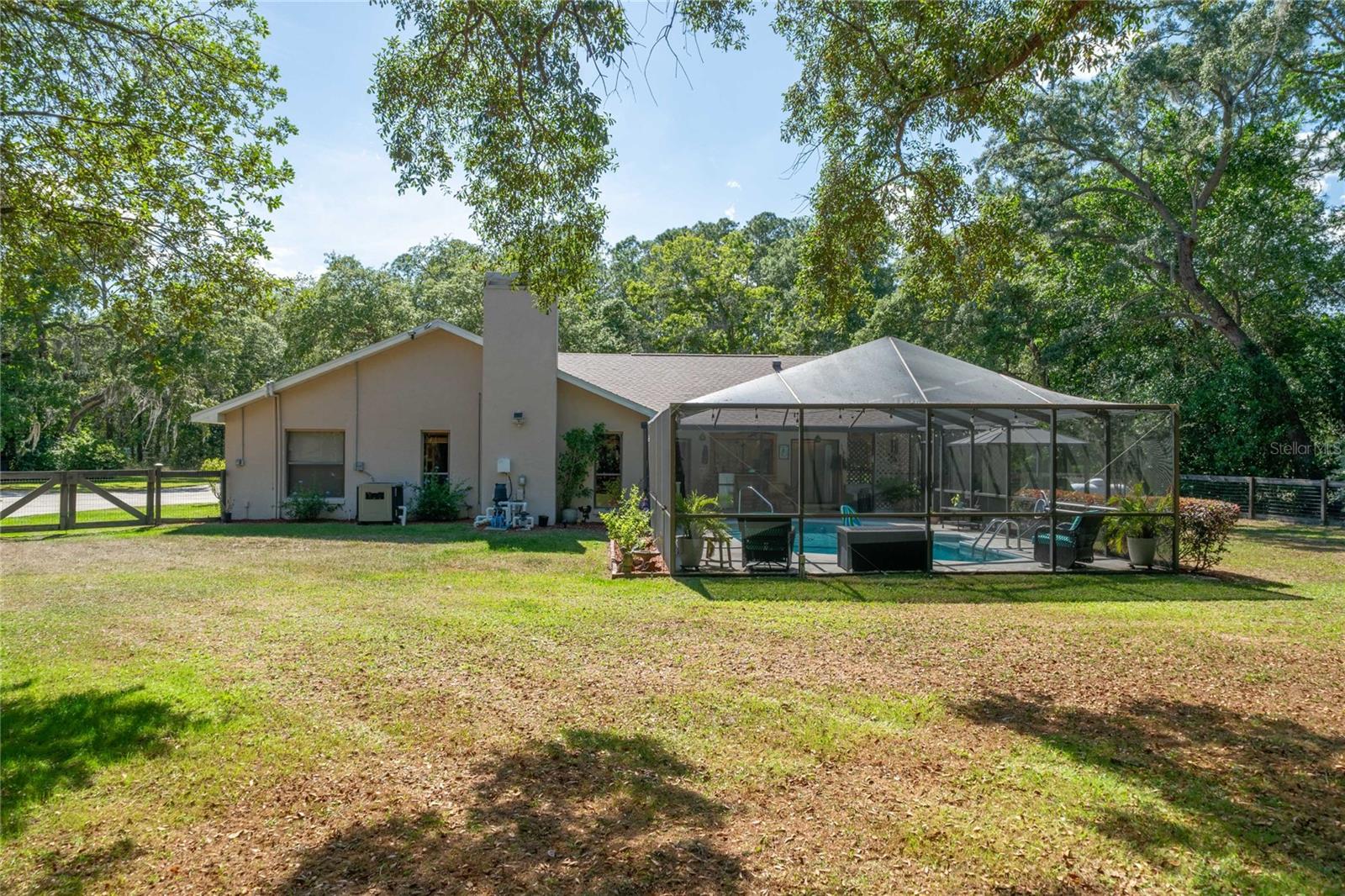 Listing photo id 23 for 307 Kinglet Avenue