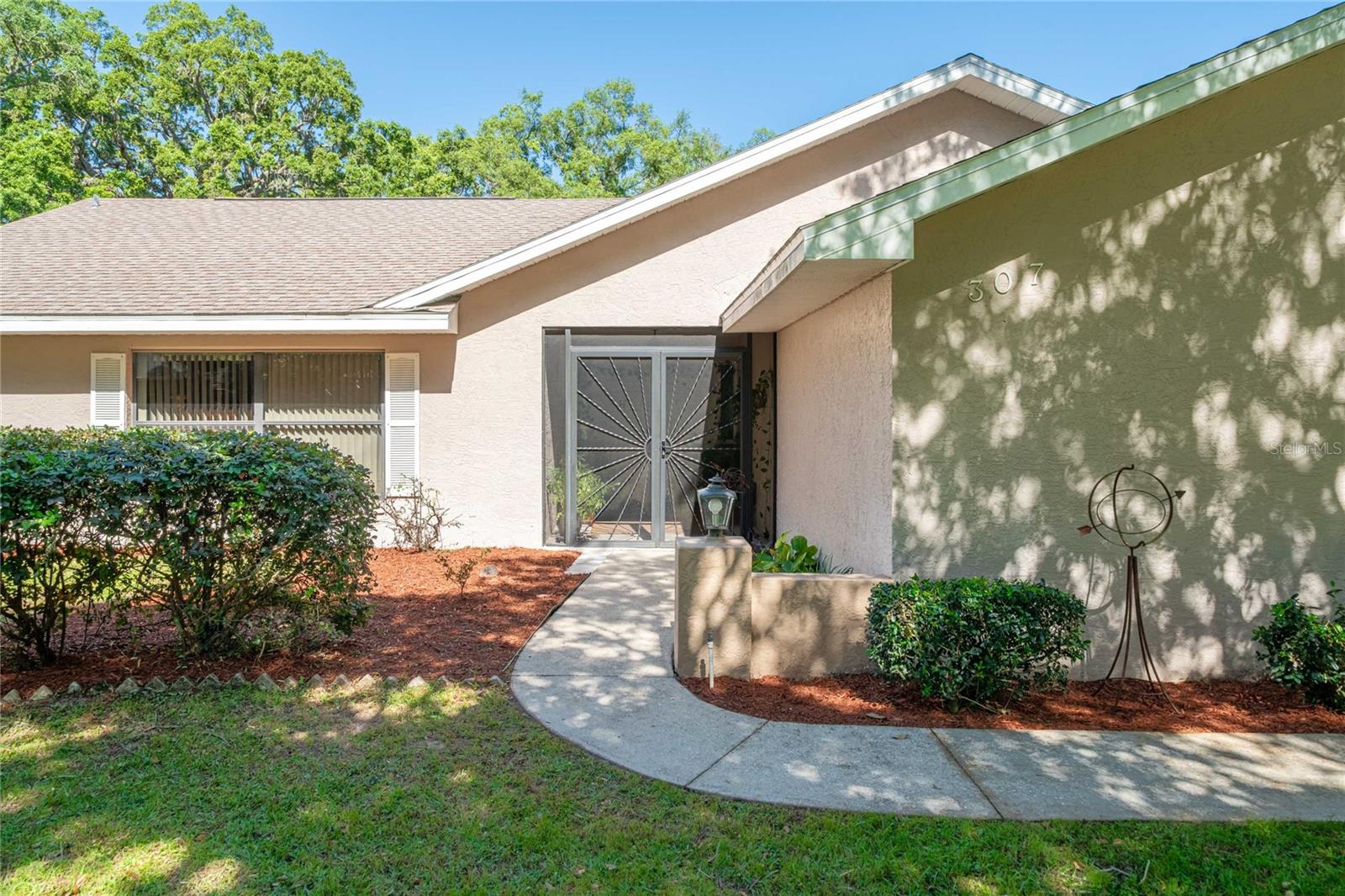 Listing photo id 25 for 307 Kinglet Avenue