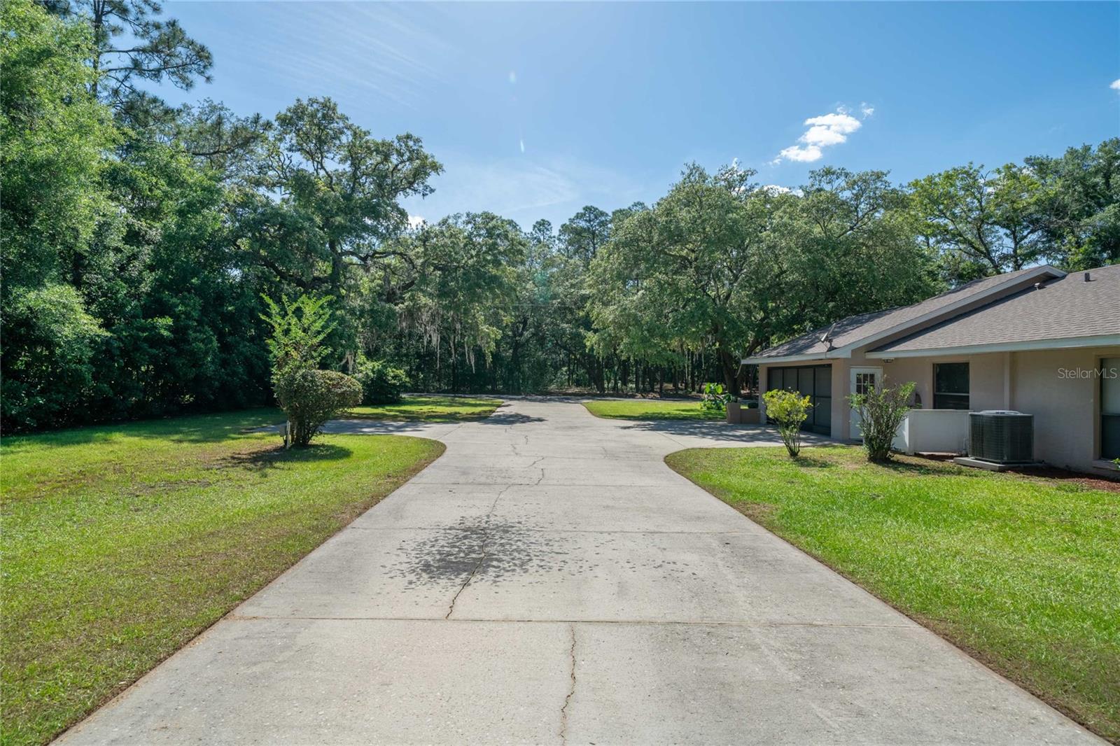 Listing photo id 28 for 307 Kinglet Avenue