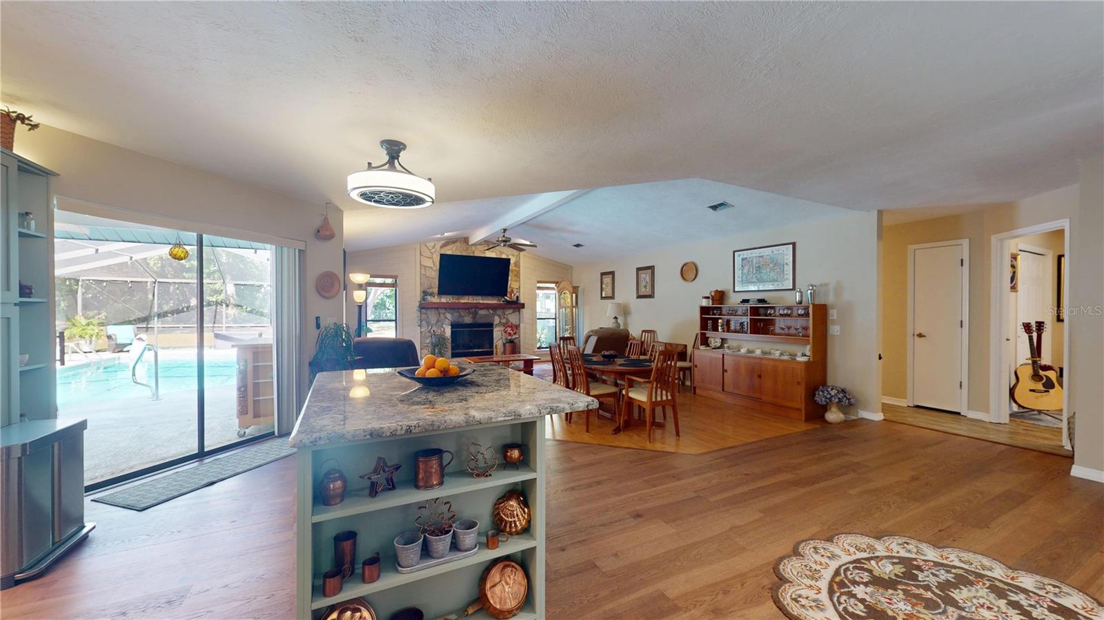 Listing photo id 29 for 307 Kinglet Avenue
