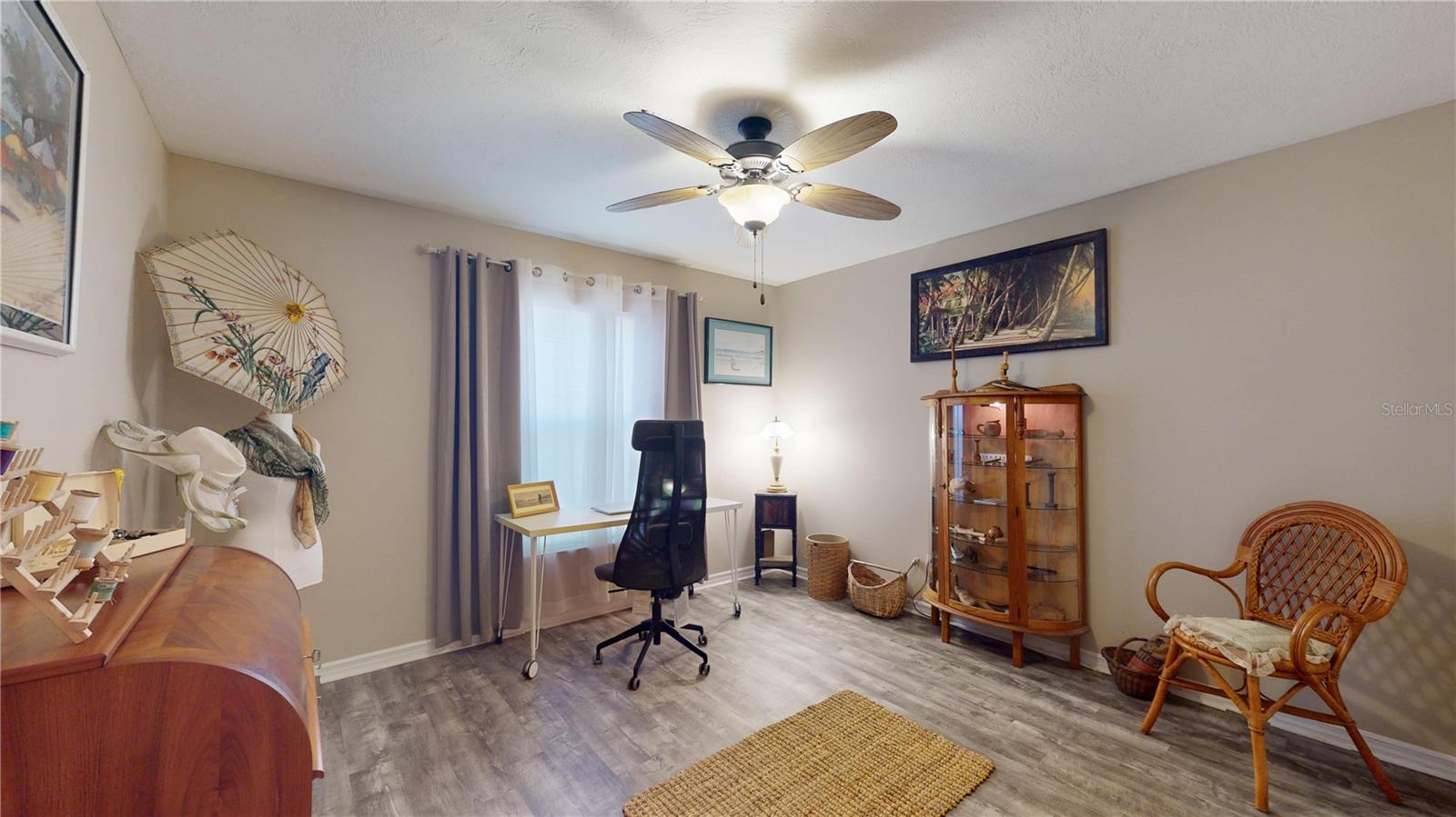 Listing photo id 30 for 307 Kinglet Avenue