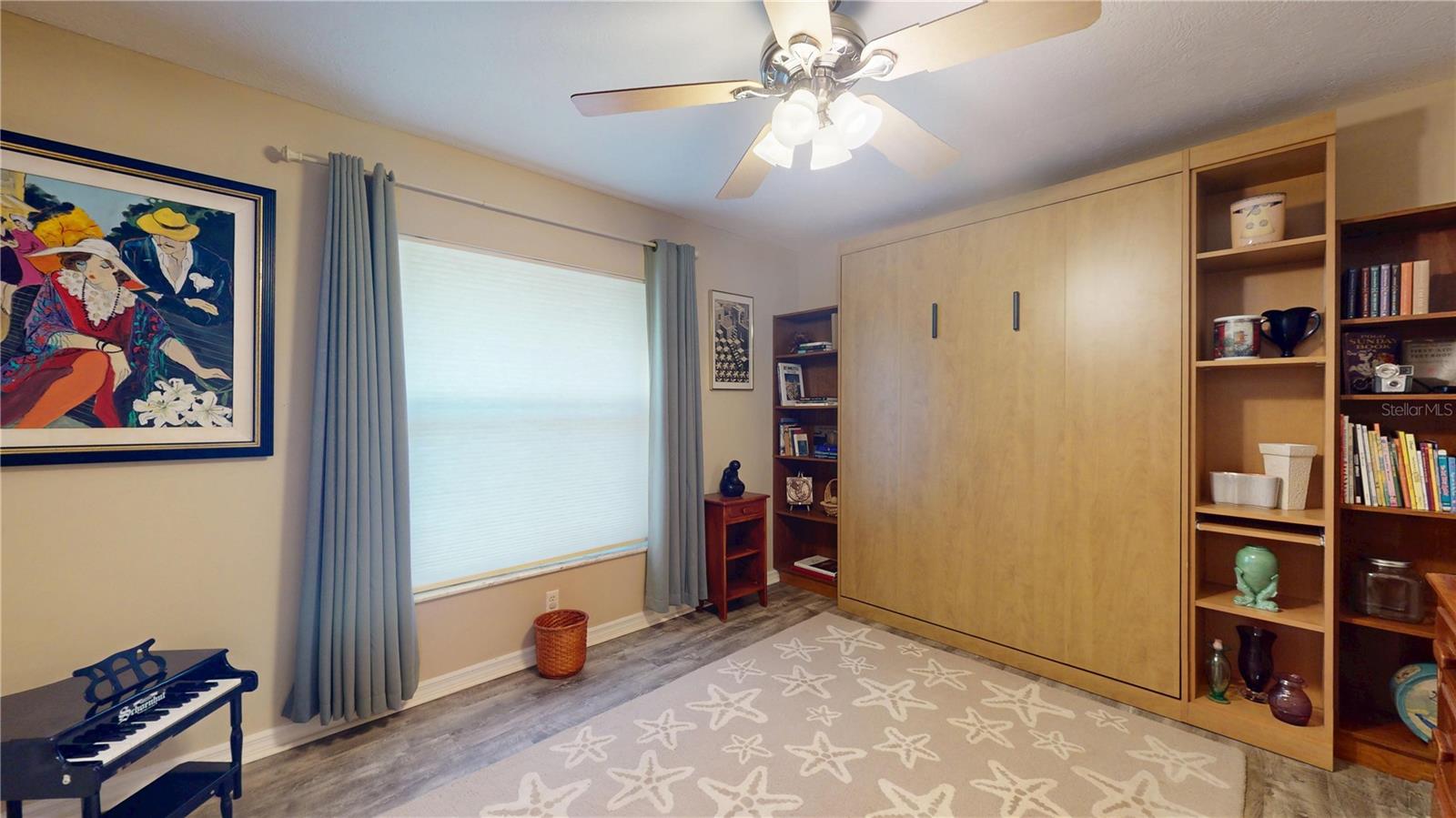 Listing photo id 33 for 307 Kinglet Avenue