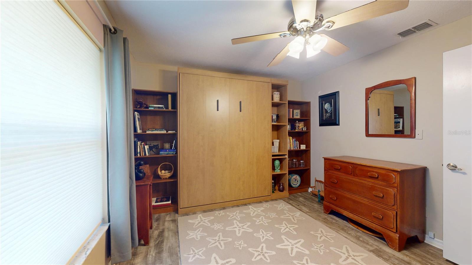 Listing photo id 34 for 307 Kinglet Avenue