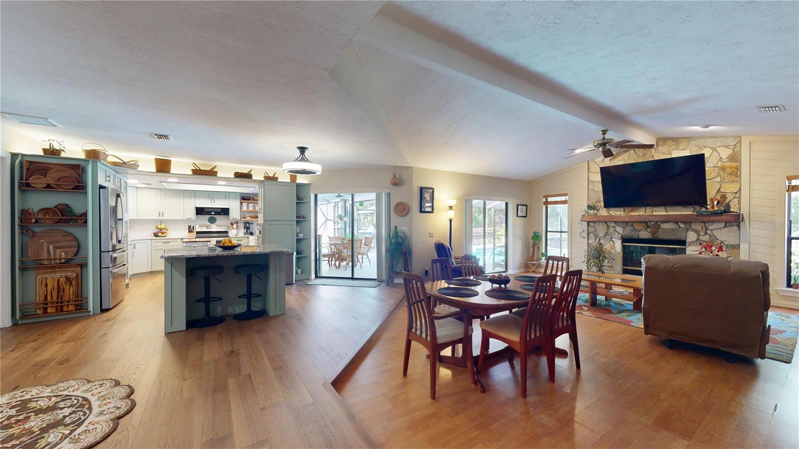 Listing photo id 35 for 307 Kinglet Avenue