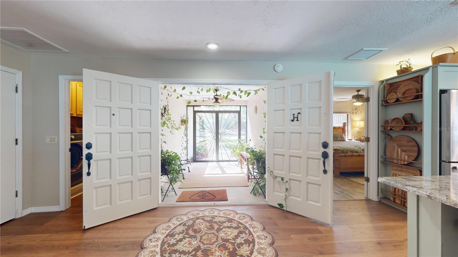 Listing photo id 38 for 307 Kinglet Avenue