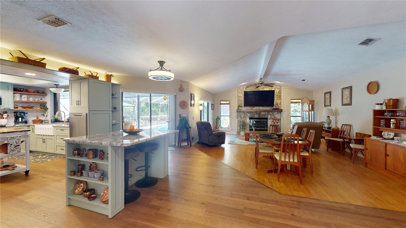 Listing photo id 39 for 307 Kinglet Avenue