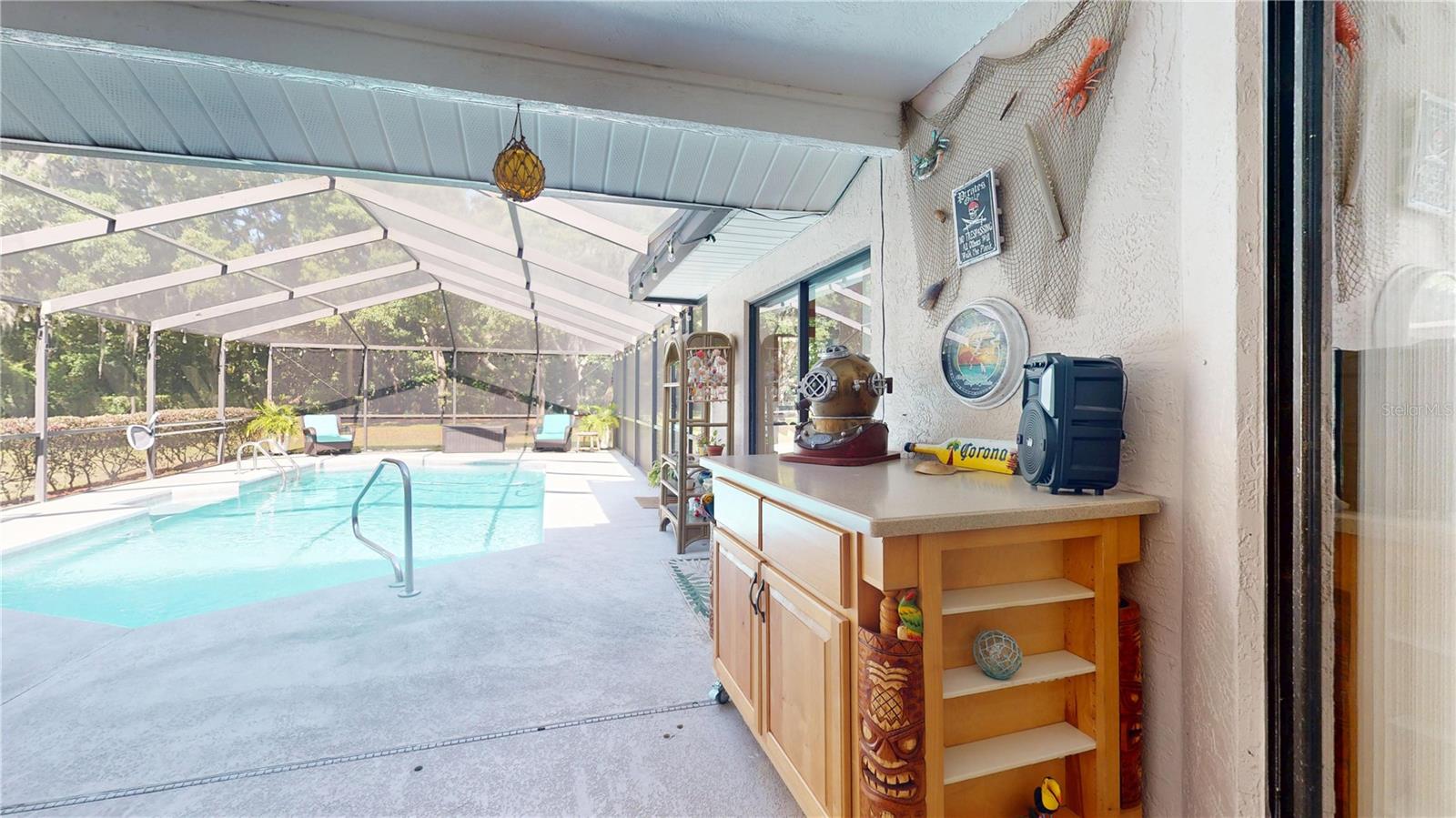 Listing photo id 49 for 307 Kinglet Avenue