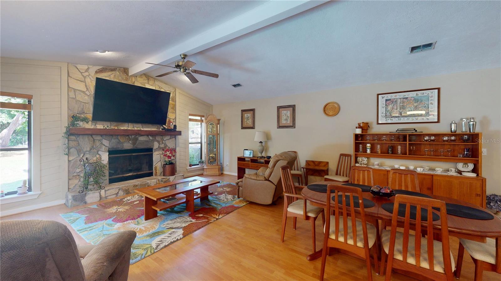 Listing photo id 5 for 307 Kinglet Avenue