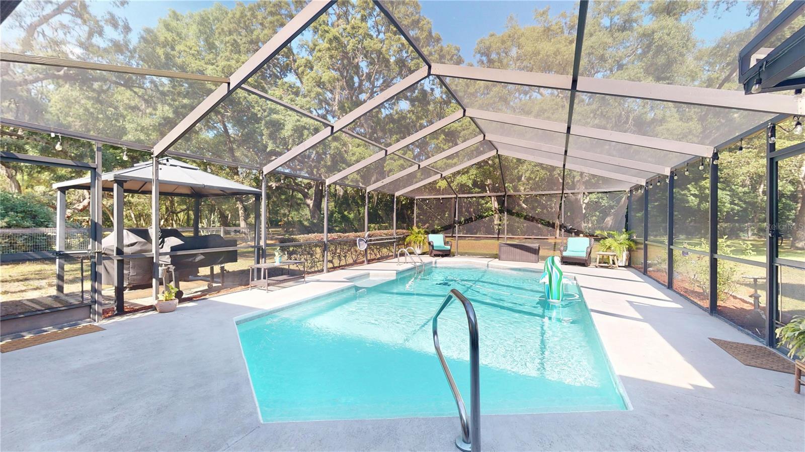 Listing photo id 6 for 307 Kinglet Avenue