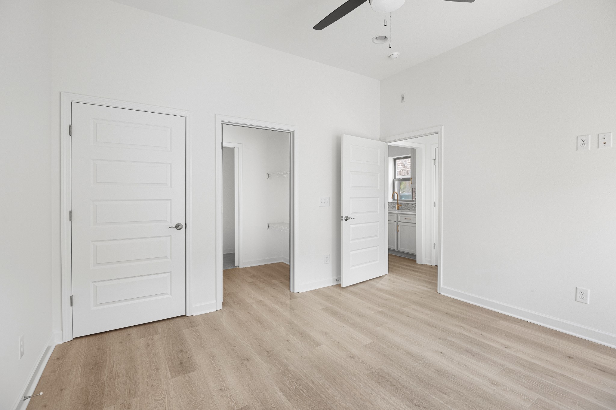 Image 4 of 45 For 9775 Dearing Loop
