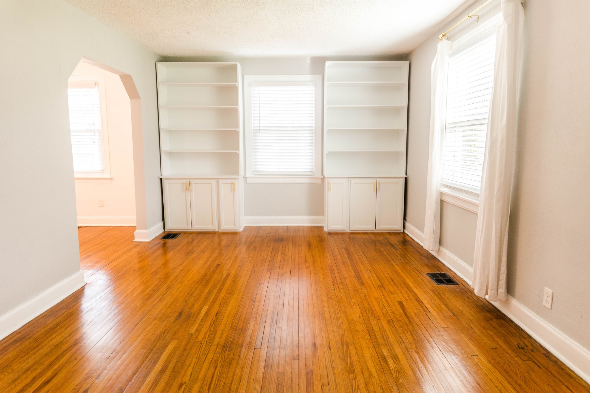Image 4 of 82 For 9511 71st Loop