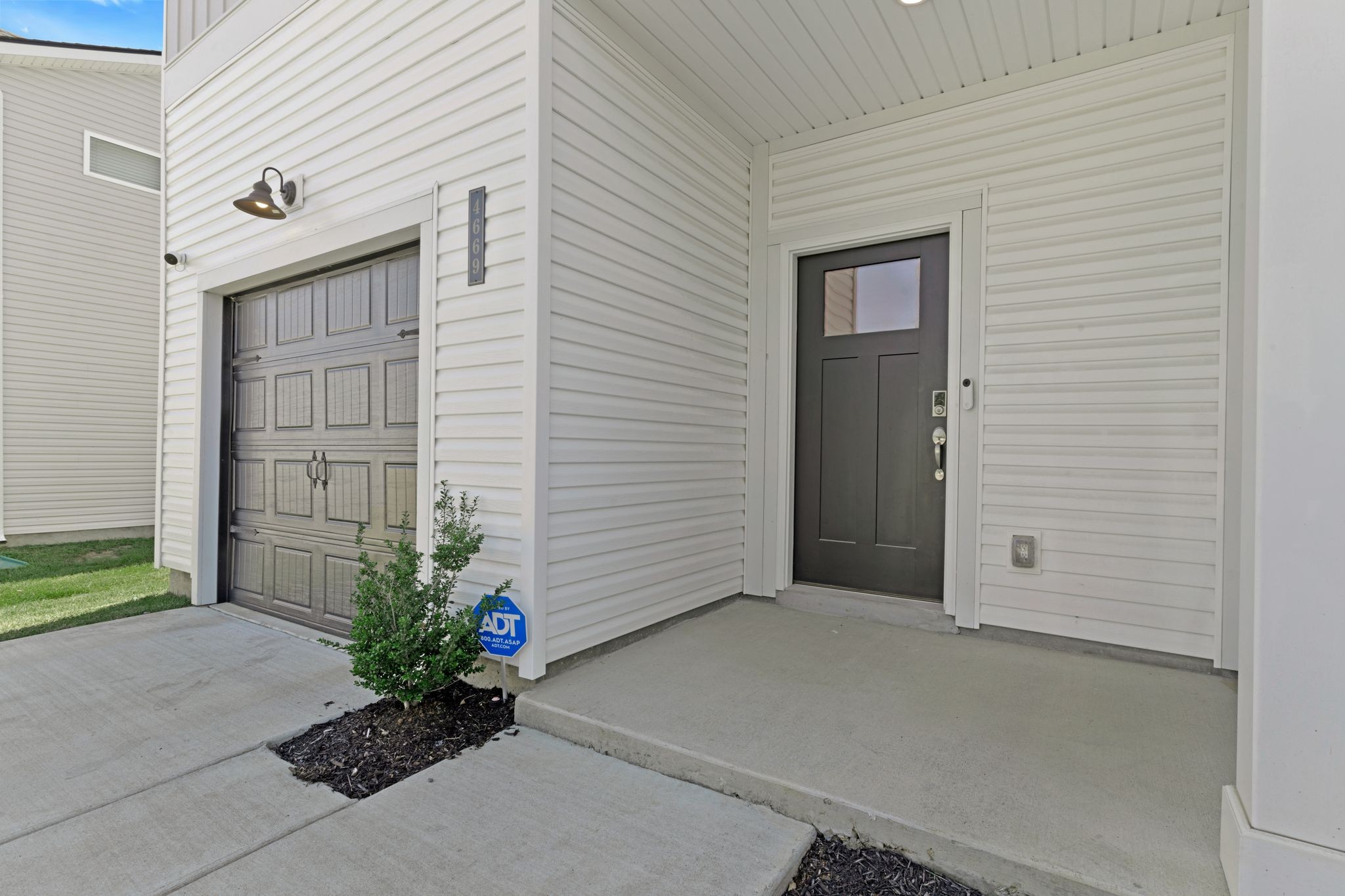 Image 4 of 6 For 11630 57th Court
