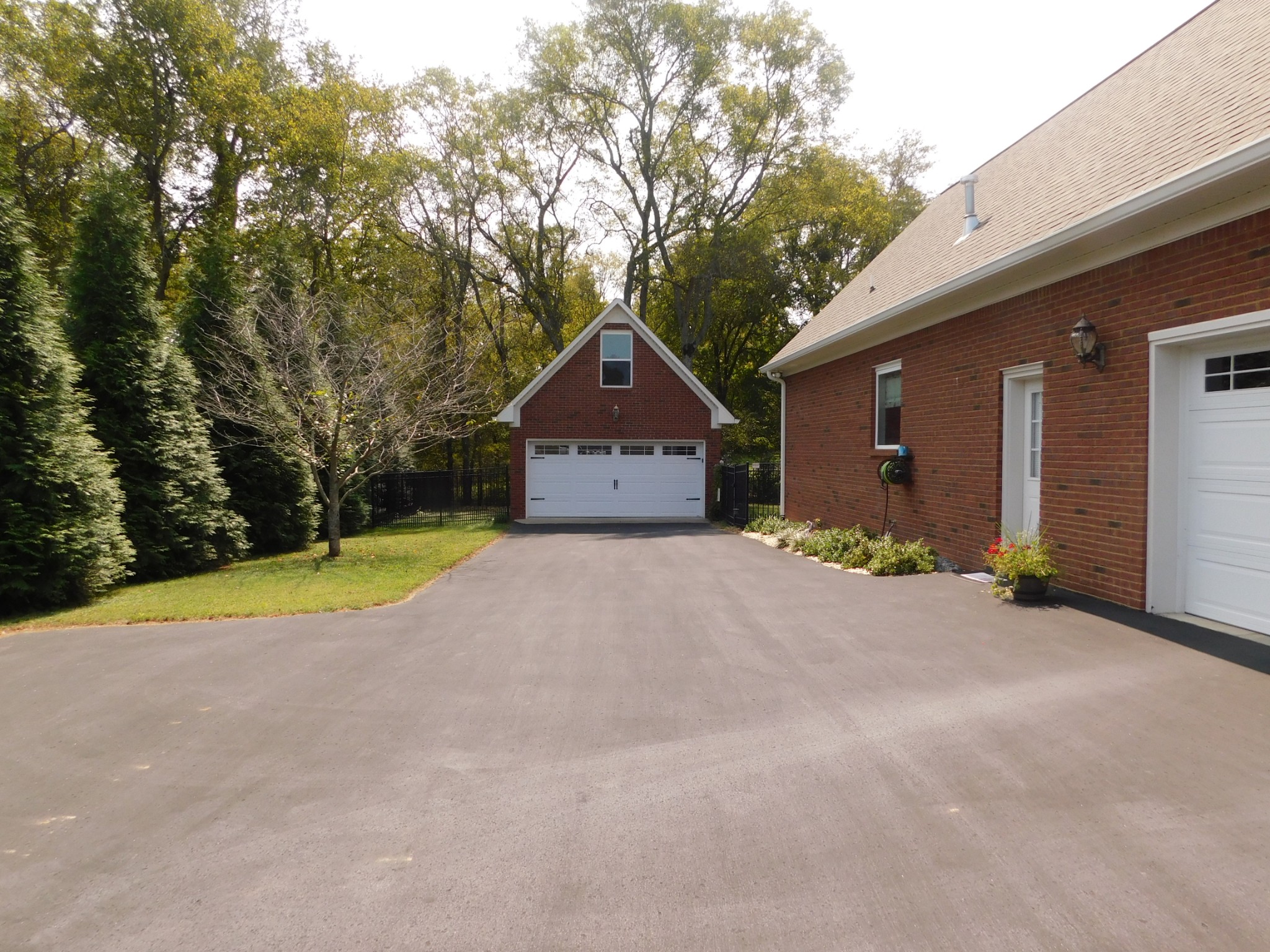 Listing photo id 1 for 4850 Pine Avenue