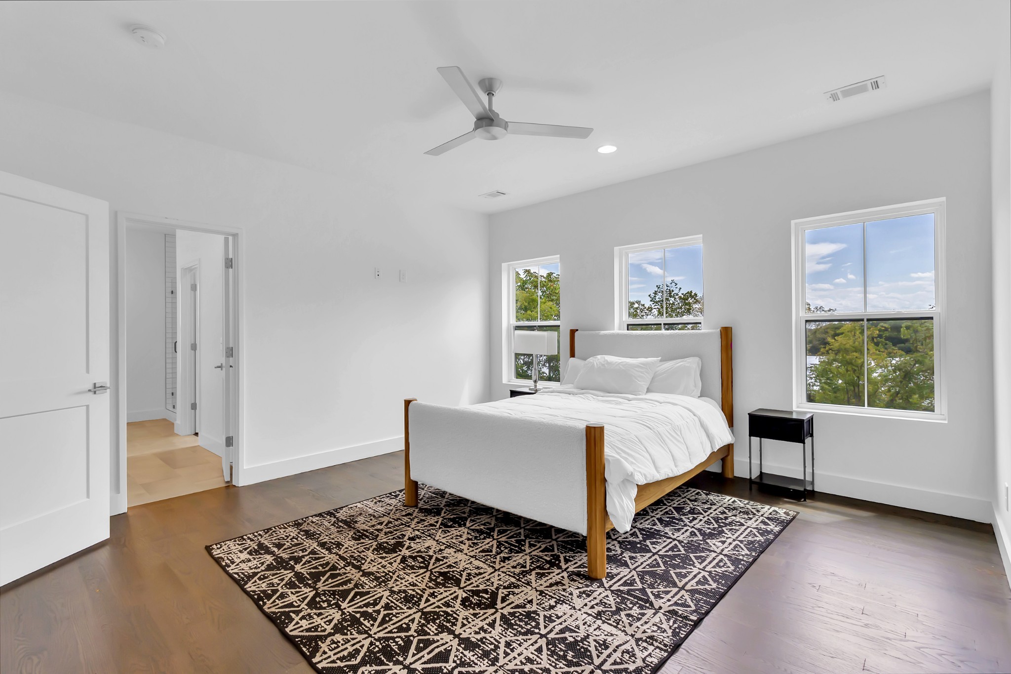 Image 14 of 32 For 922 13th Street