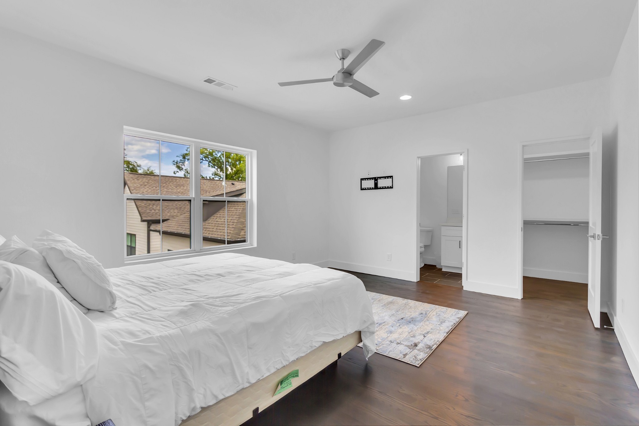 Image 15 of 32 For 922 13th Street