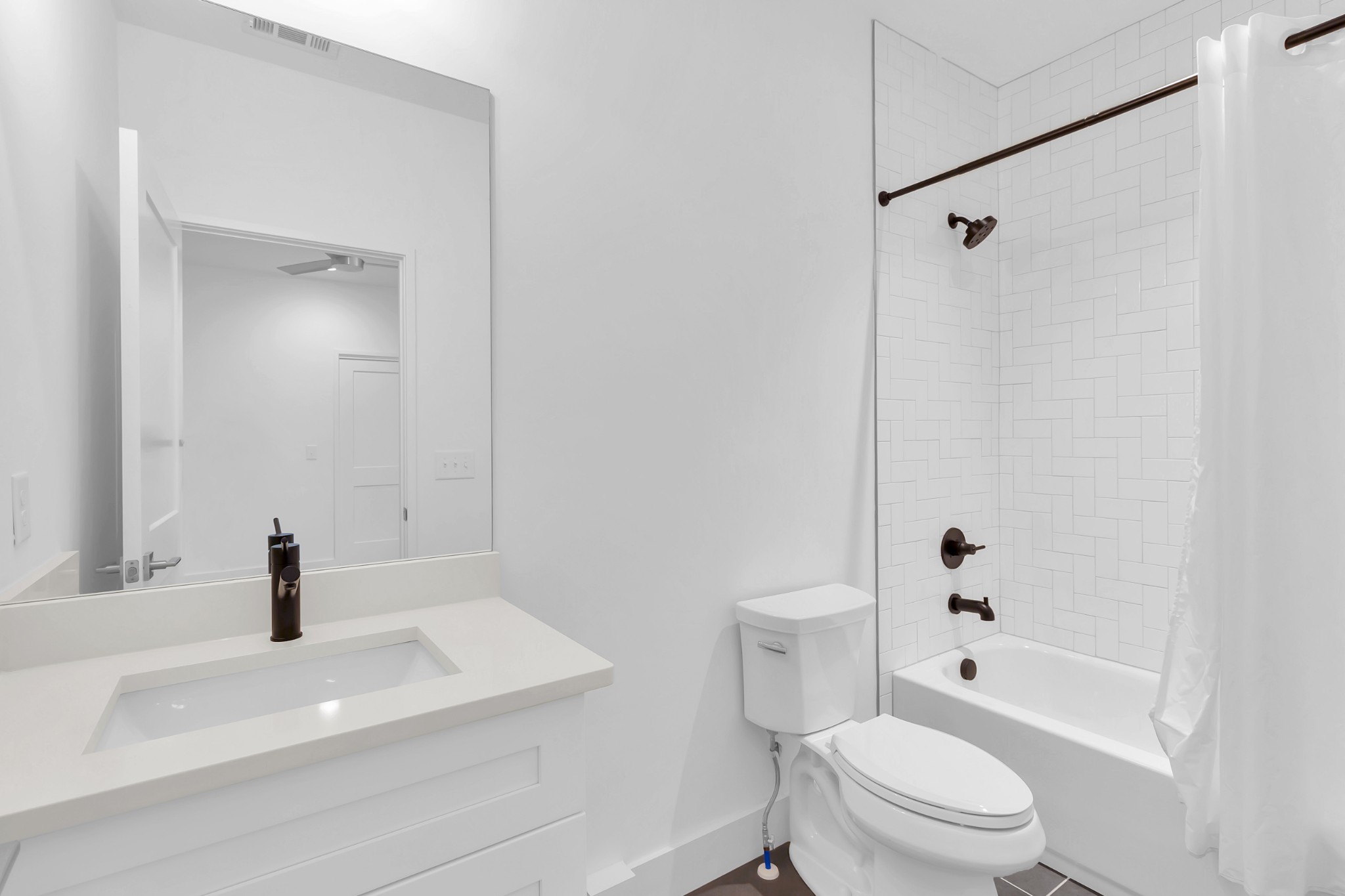 Image 17 of 32 For 922 13th Street