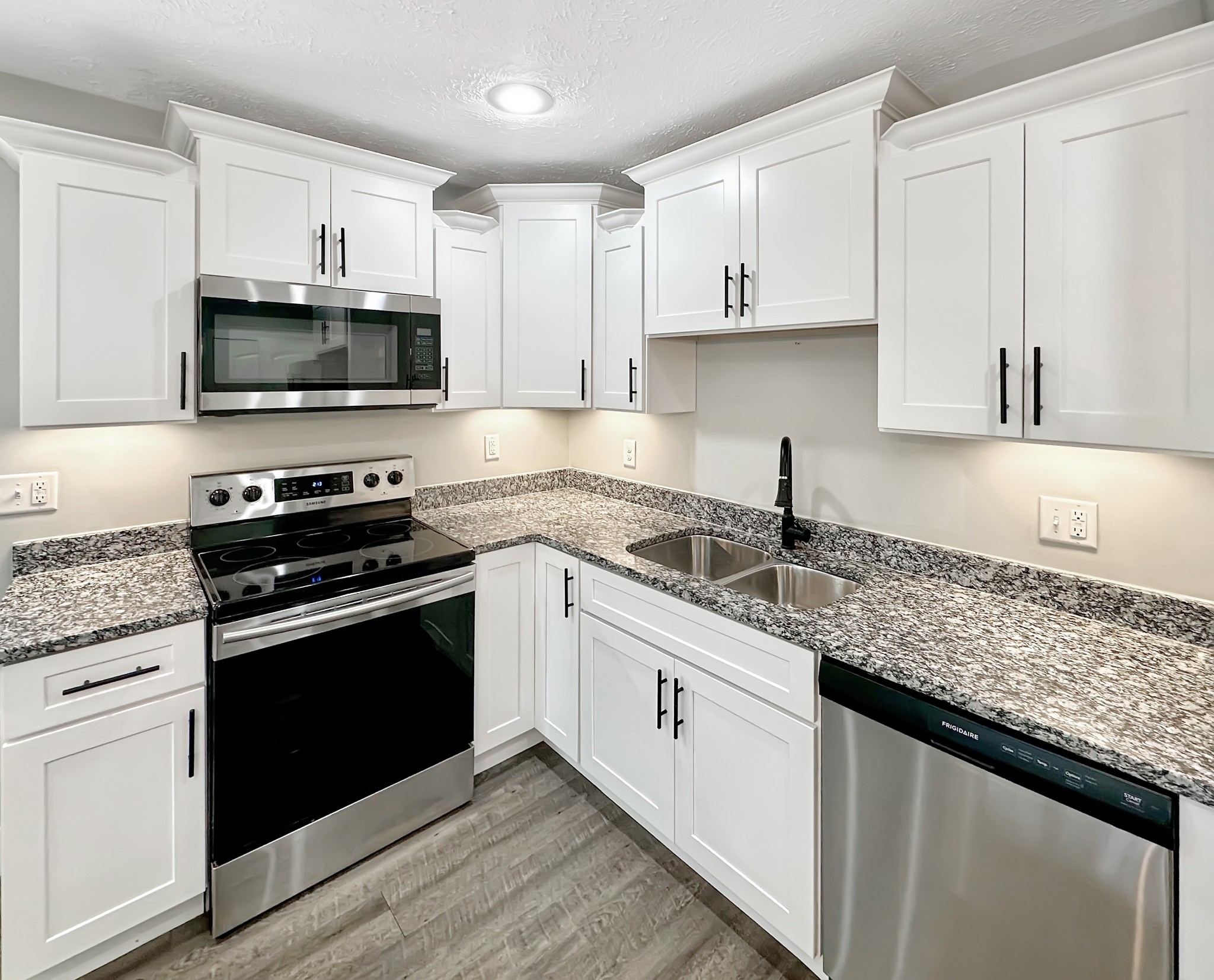 Image 16 of 30 For 4450 Windmill Drive 101