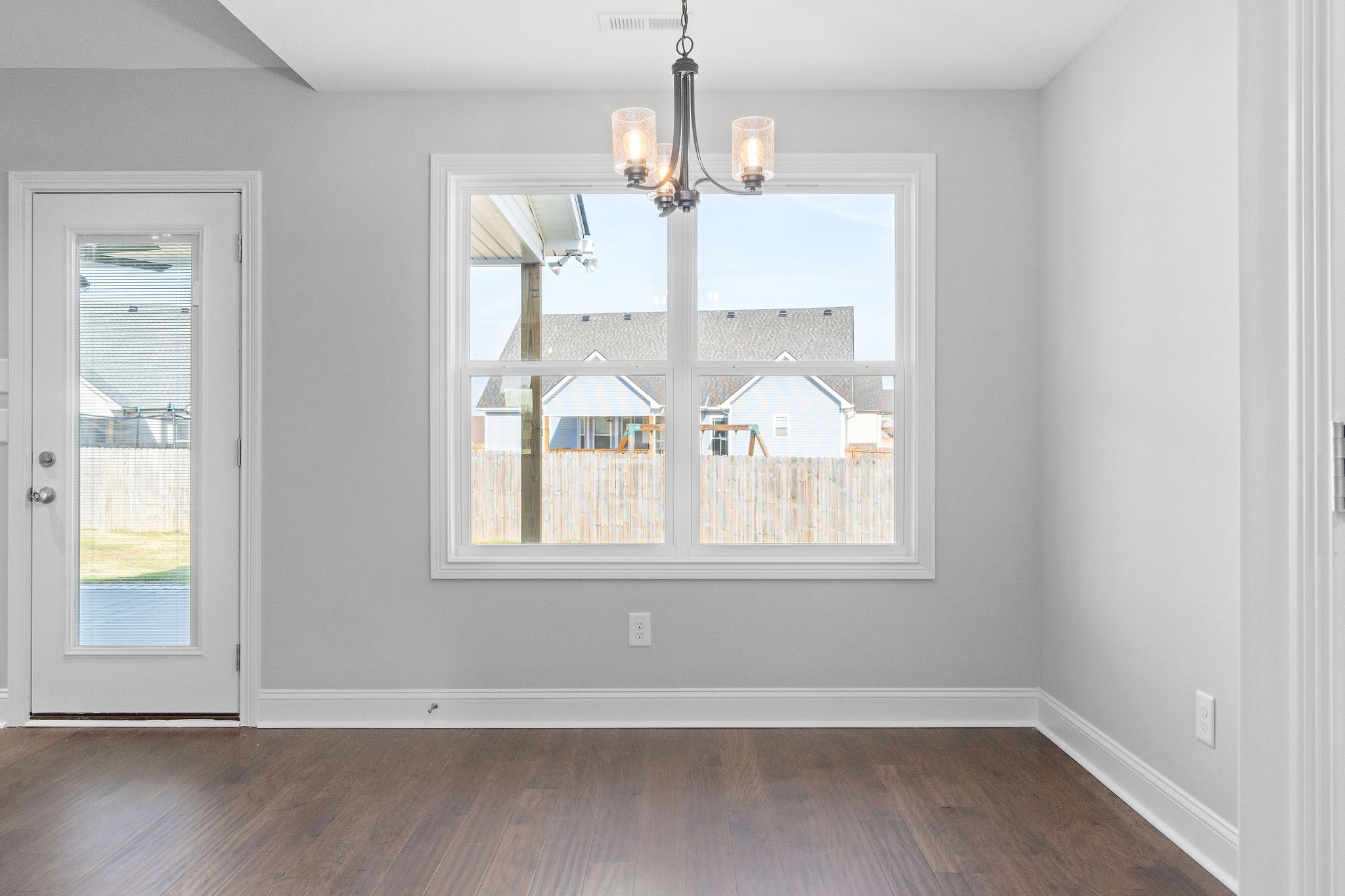 Listing photo id 10 for 9740 Cranberry Street
