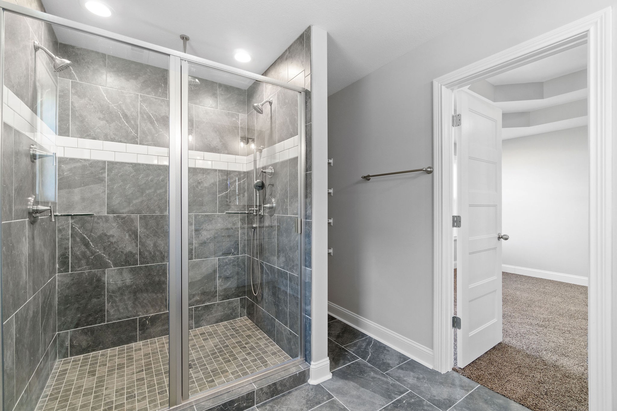 Listing photo id 11 for 9740 Cranberry Street