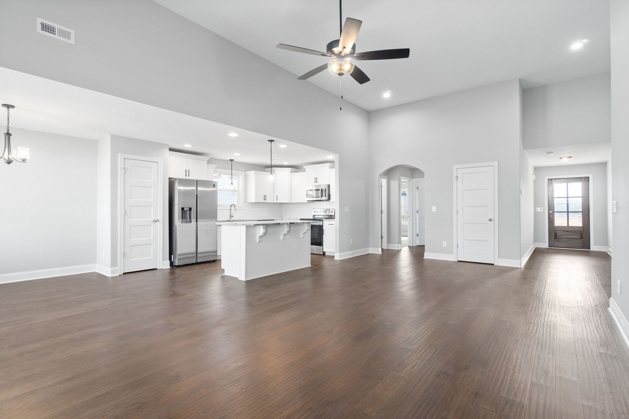 Listing photo id 3 for 9740 Cranberry Street