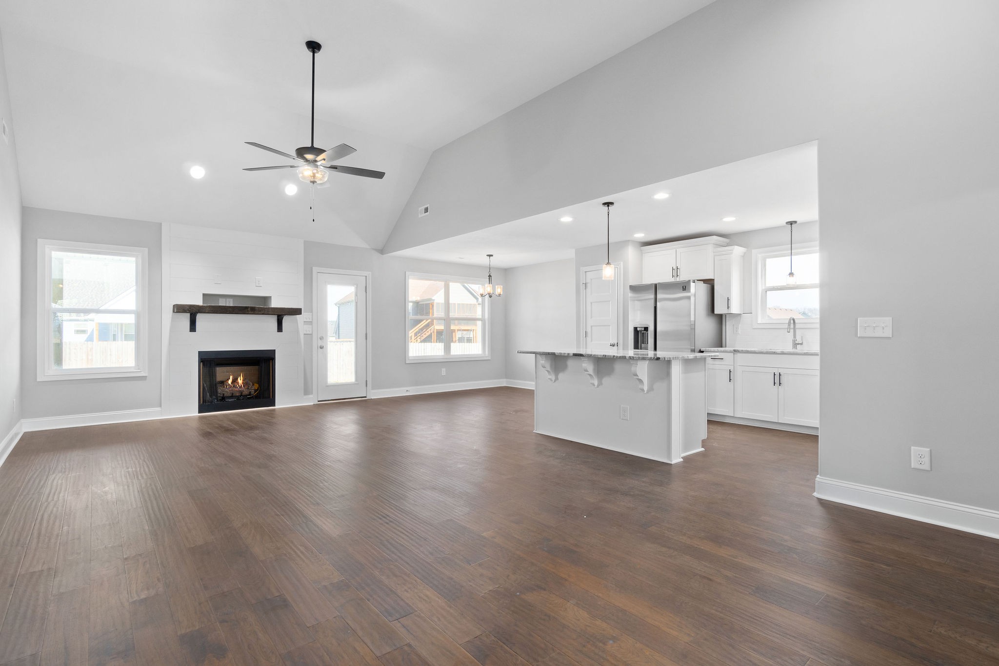 Listing photo id 4 for 9740 Cranberry Street