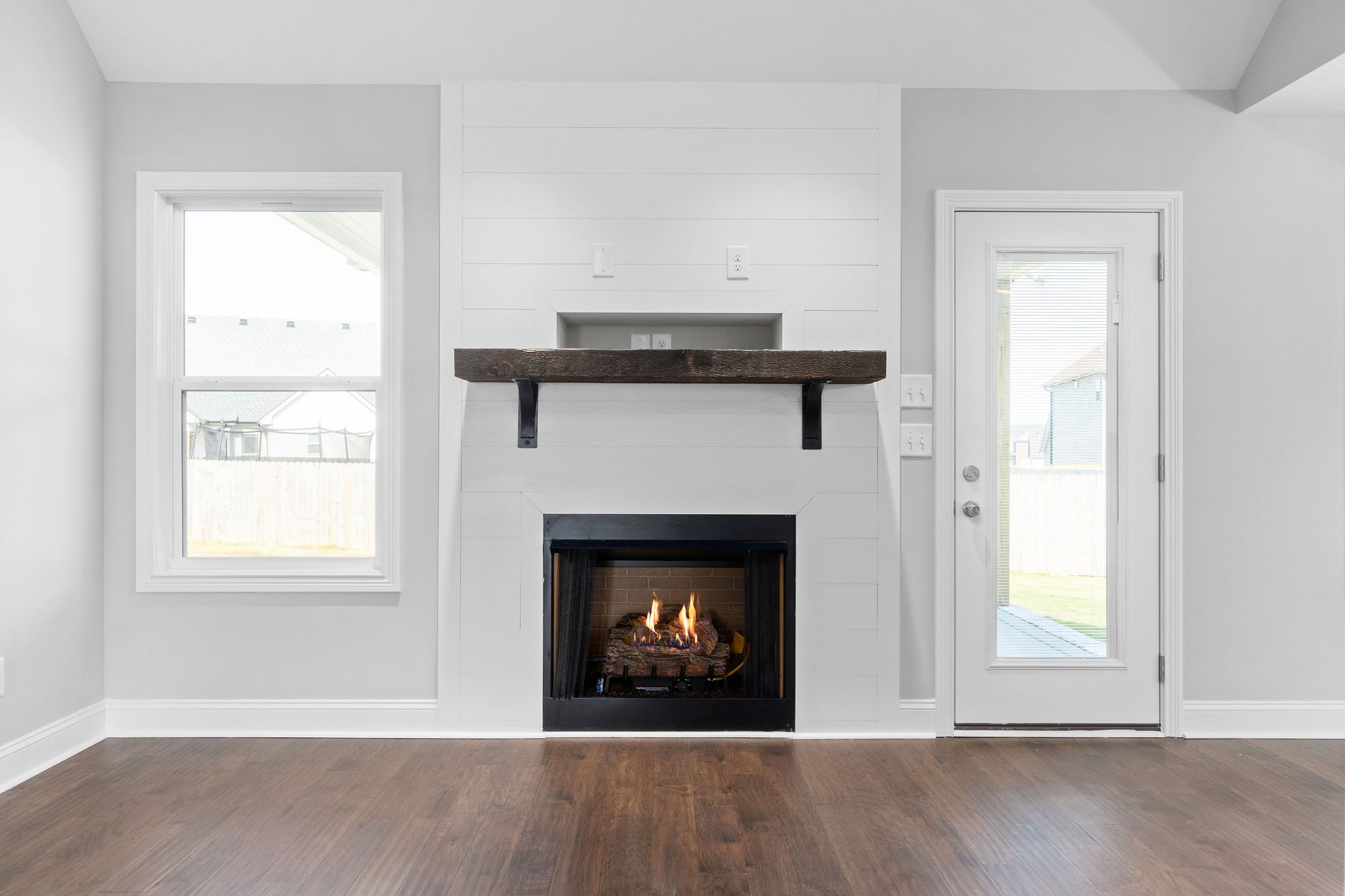 Listing photo id 5 for 9740 Cranberry Street