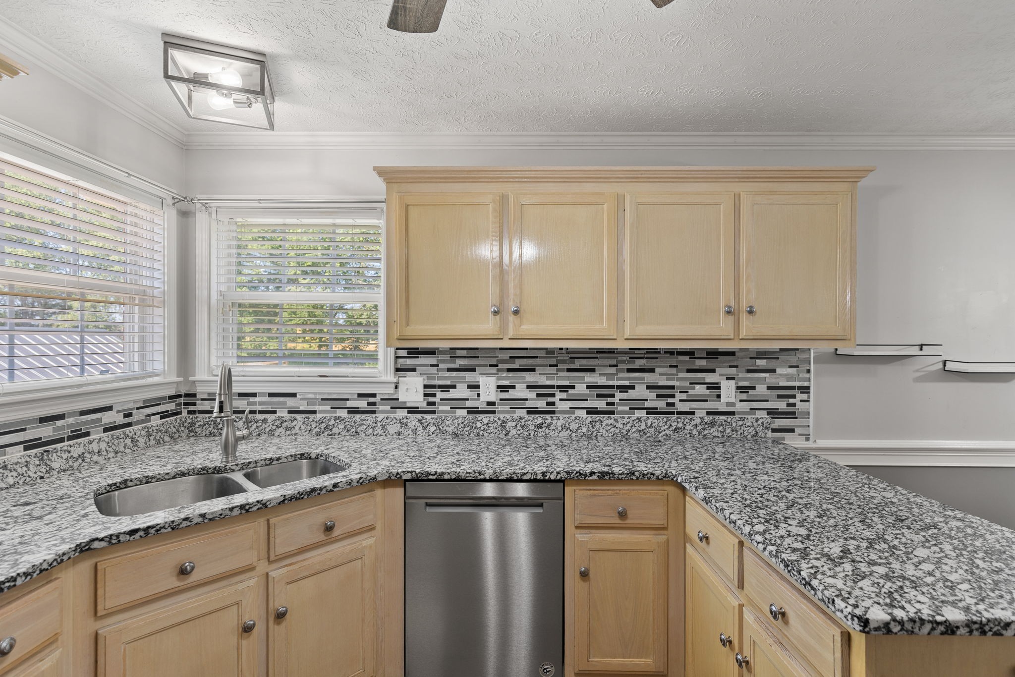 Listing photo id 9 for 8518 Las Palmas Way