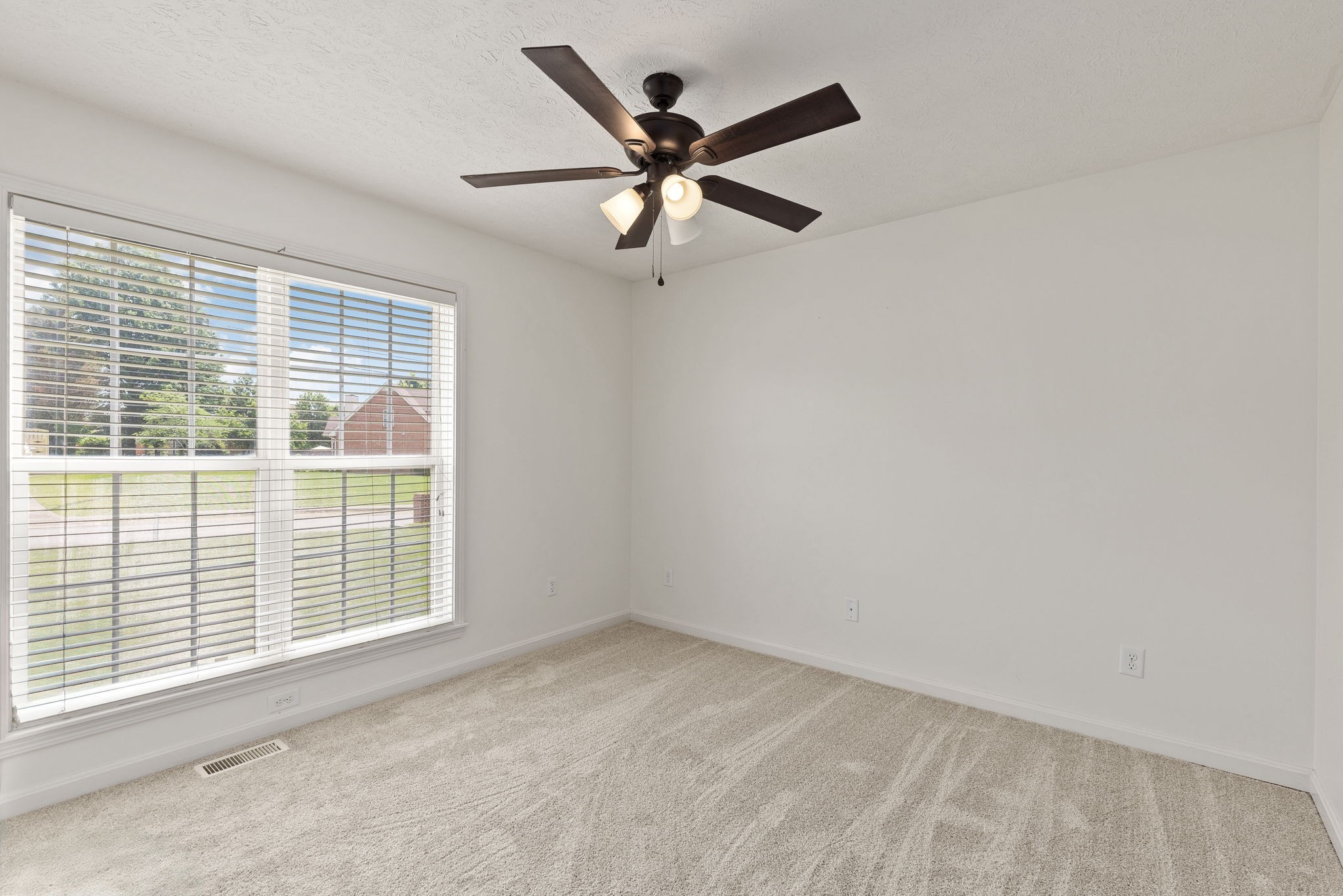 Listing photo id 13 for 8518 Las Palmas Way