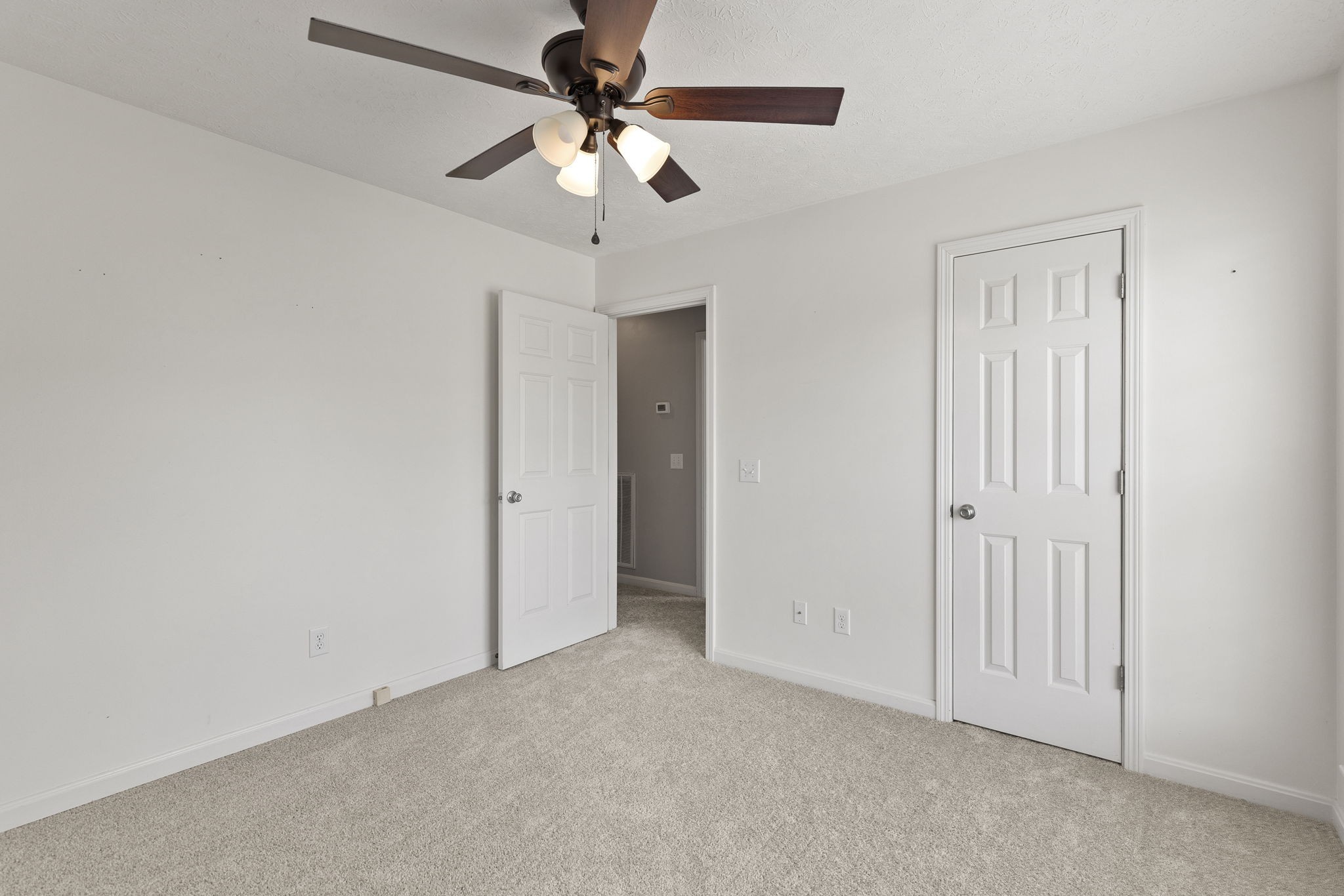 Listing photo id 14 for 8518 Las Palmas Way