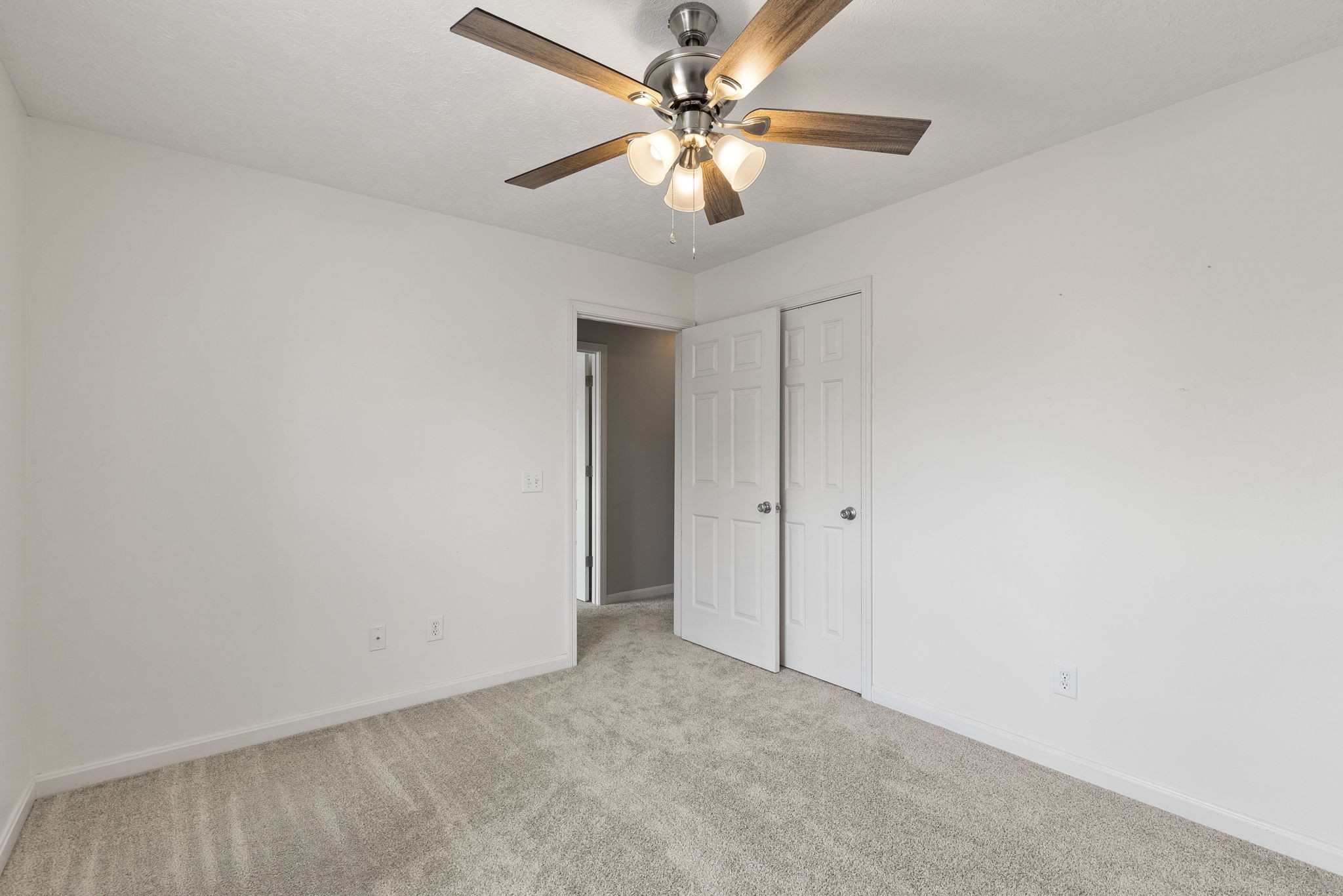 Listing photo id 15 for 8518 Las Palmas Way