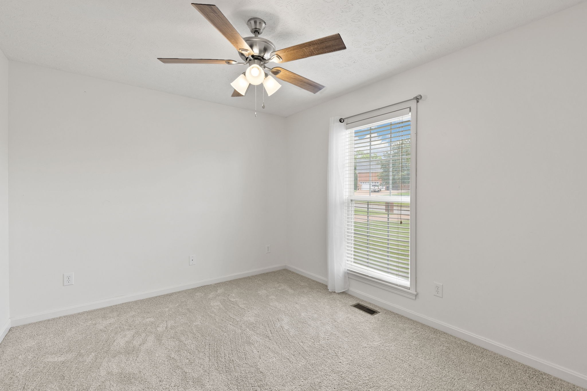 Listing photo id 16 for 8518 Las Palmas Way