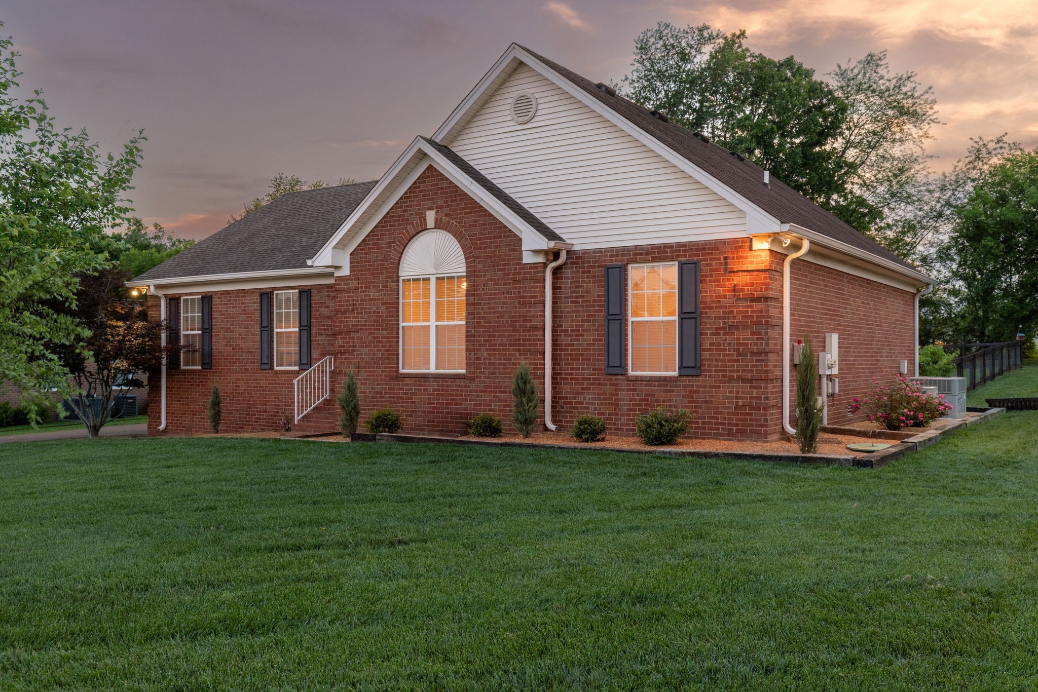 Listing photo id 1 for 8518 Las Palmas Way