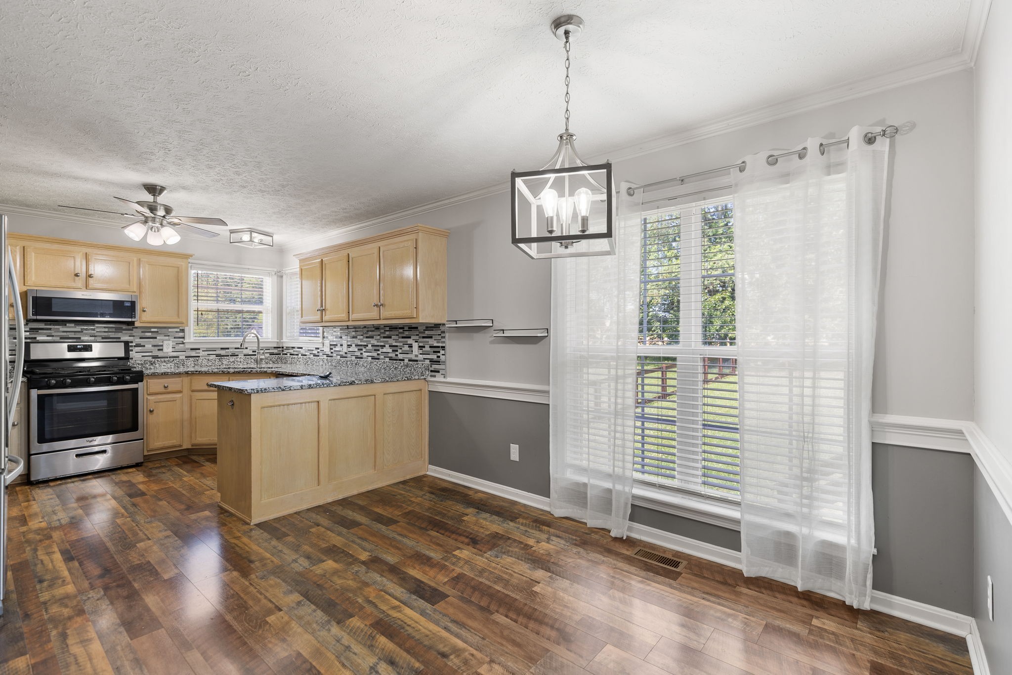 Listing photo id 5 for 8518 Las Palmas Way