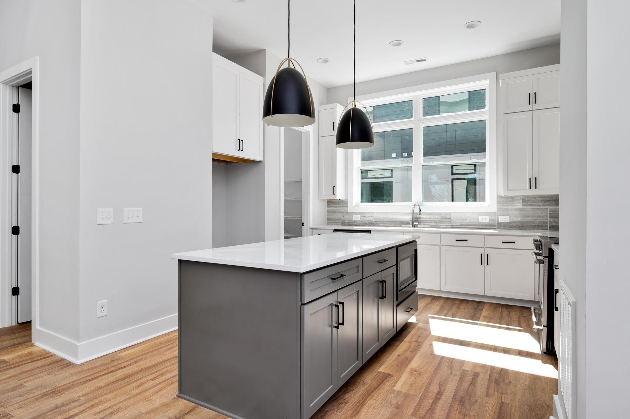 Image 4 of 62 For 8293 158th Street