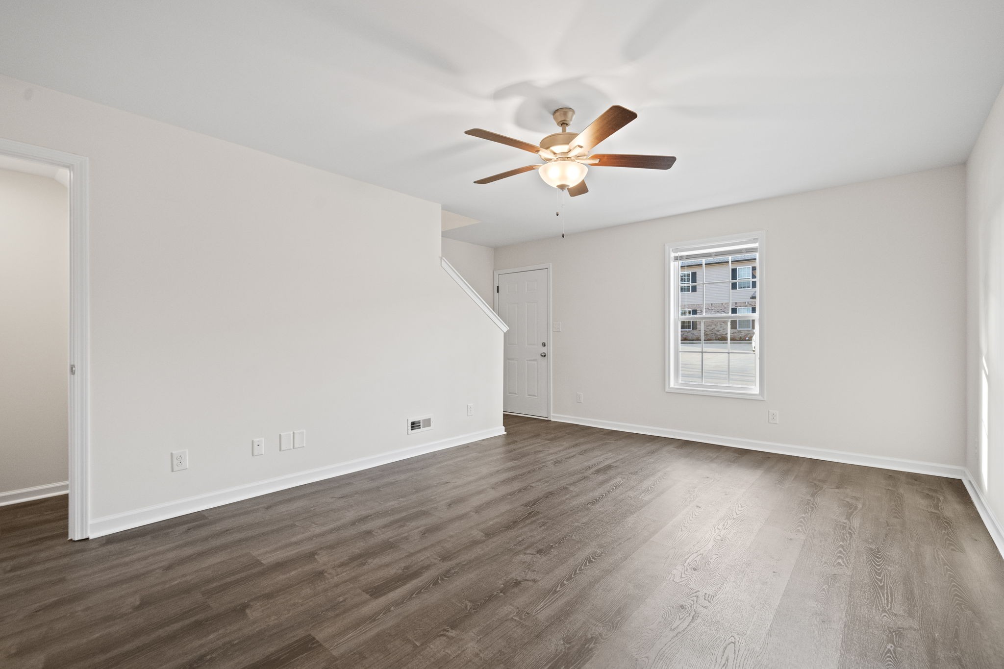 Image 10 of 31 For 2829 Lakefront Drive