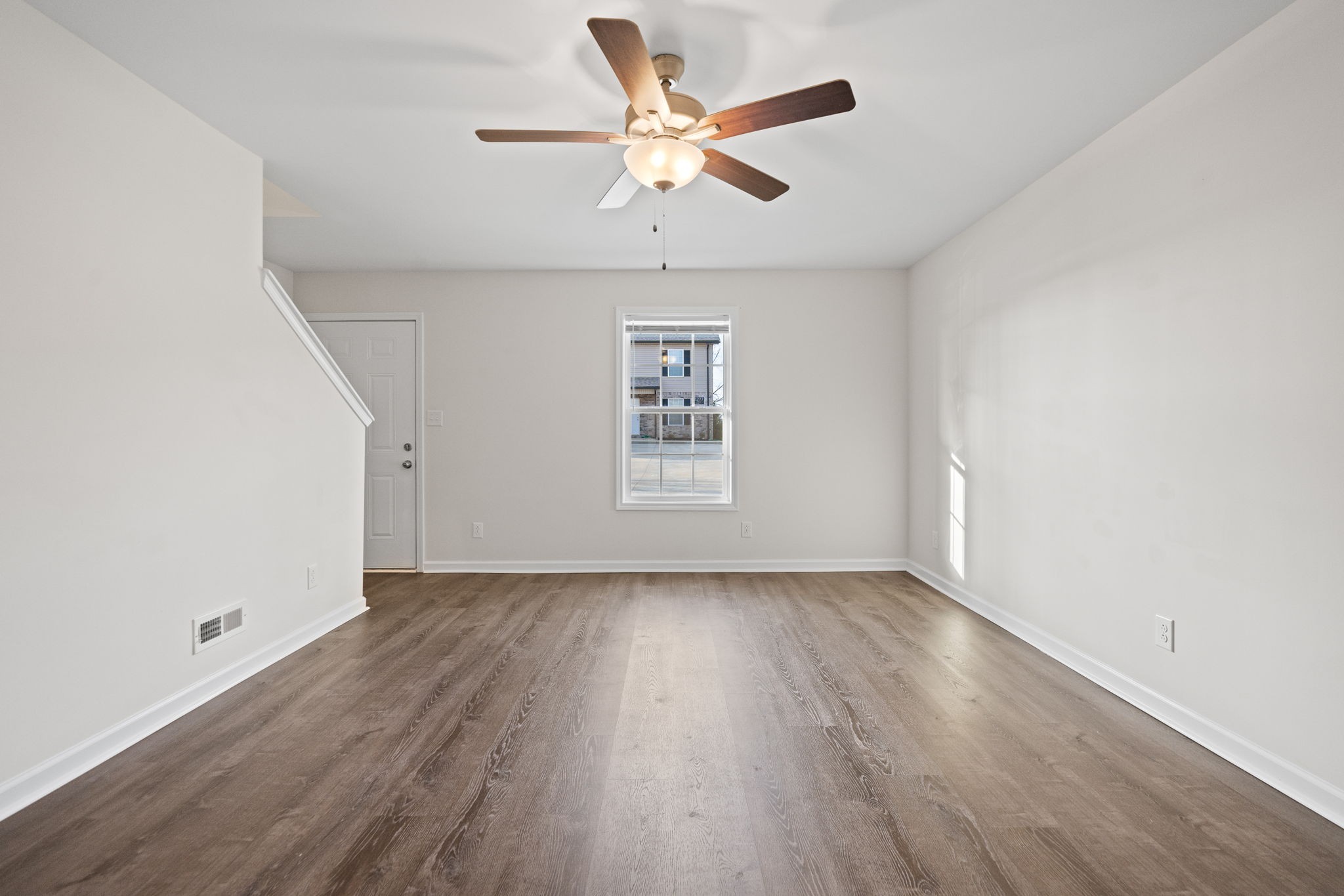 Image 11 of 31 For 2829 Lakefront Drive