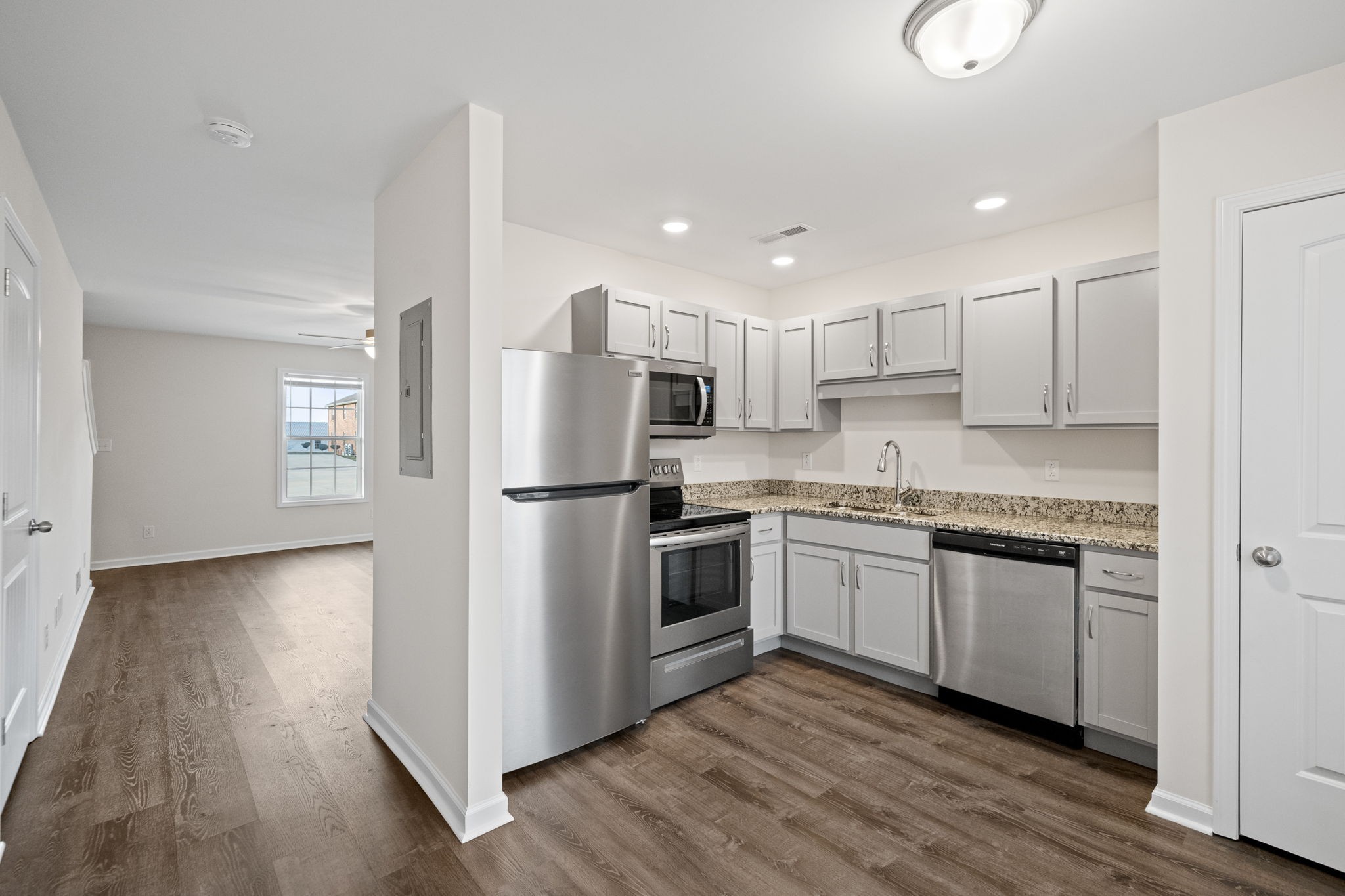 Image 12 of 31 For 2829 Lakefront Drive