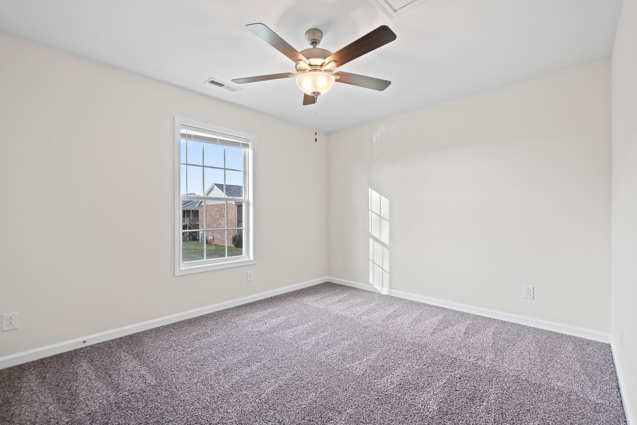 Image 22 of 31 For 2829 Lakefront Drive