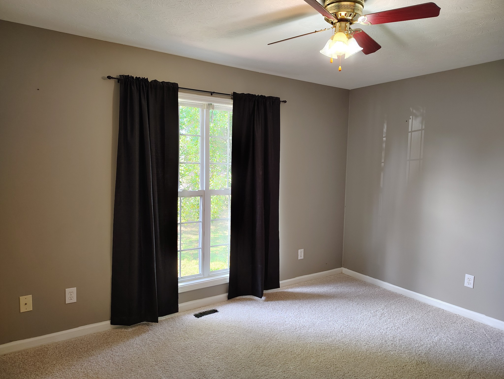 Listing photo id 8 for 3776 Honeylocust Drive